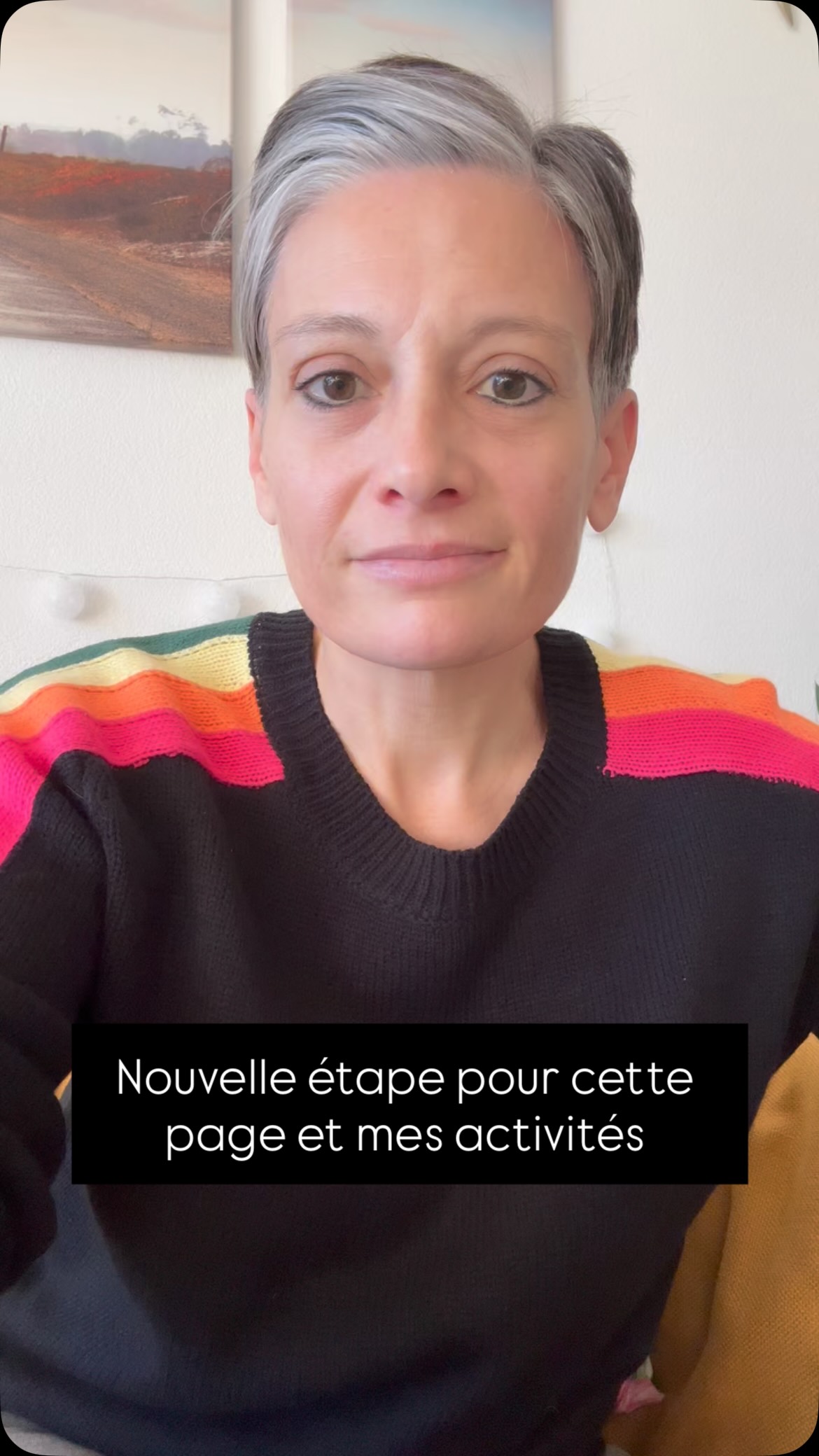 Ces derniers mois ont été une grande phase de déconstruction pour moi.
Un passage où j’ai été invitée à lâcher beaucoup d’attachements, à observer certains mécanismes de l’ego, et à transformer en profondeur des choses dans mon activité, dans ma façon d’accompagner, dans ma posture aussi.
Dans cette vidéo, je te partage un peu ce qui s’est vécu pour moi en cette fin d’année 2025, ce qui s’est déplacé à l’intérieur, et ce qui s’ouvre aujourd’hui.
Parce que oui… on entre dans un nouveau chapitre sur cette page ✨
L’énergie va évoluer, il y aura plus de partages en vidéo, plus de présence de ma part, et aussi de Silvia.
On va laisser apparaître davantage nos deux énergies complémentaires, notre lien, notre mission commune.
On est flammes jumelles, et chacune apporte quelque chose d’unique, de différent, de précieux.
De nouveaux accompagnements vont voir le jour, de nouvelles propositions, de nouvelles formes…
Je te tiendrai au courant le moment venu 💛
En attendant, je continue, bien sûr, les séances individuelles, en présentiel ou à distance.
Si mon énergie, ma vibration, mon parcours te parlent, tu peux toujours réserver une séance avec moi sur le lien dans ma bio.
Il est aussi possible de réserver des séances en duo avec Silvia.
Ce qui ne change pas, c’est l’essentiel :
mon envie de rester dans une authenticité profonde, de partager avec le cœur, de ne pas lisser, de ne pas jouer un rôle, mais de parler depuis le vivant, depuis ce que je traverse vraiment.
Les transitions ne sont pas toujours simples,
mais elles sont souvent porteuses de beaucoup de vérité… et de joie aussi 🩷
Merci d’être là, merci de me suivre, merci pour ta présence, ton soutien, ton regard.
J’ai beaucoup de gratitude pour cette communauté et pour ce qui s’en vient.
À très bientôt pour la suite de cette nouvelle étape ✨
Aude
⭐️⭐️⭐️
#eveilspirituel #spiritualité #authenticité #confianceensoi #developpementpersonnel