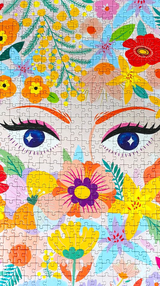 Détox numérique !
3 jours à laisser nos portables de côté pour puzzler en duo avec mon puzzle "Regard" dessiné pour @hirondellesetcie ! 😁
Bilan: ça nous a fait un bien fou! 💖
De la pure détente malgré le fait que ces 1000 pièces nous aient donné du fil à retordre!
Une petite compétition ludique pour savoir qui débloquera la zone problématique, des moments de désespoir à se dire que "non mais c'est sûr il manque des pièces" 😅, une légère obsession qui nous pousse à continuer jusqu'à pas d'heures,...🙃
Un puzzle, j'avais oublié mais ça fait passer par toutes les émotions, pire qu'une série Netflix ou une saison de la Star Academy! 😝
D'autant plus quand à la fin c'est mon dessin que je vois en grand 🥰 quelle chance!
Je crois que je vais l'encadrer 🤔
Vous en pensez quoi?
#puzzle #puzzleaddict #illustration #art #pattern