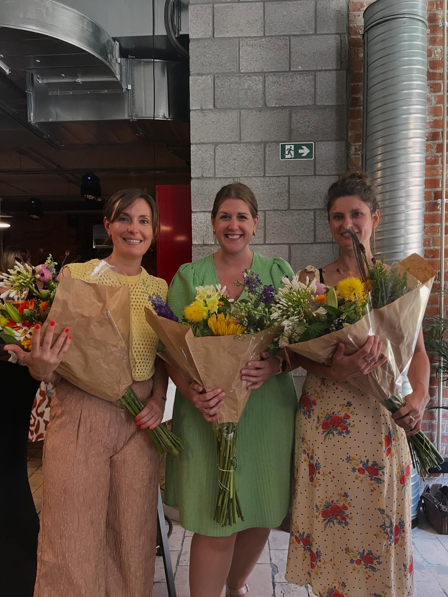 Vandaag zetten we onze directeurs letterlijk én figuurlijk in de bloemetjes.
Dankjewel voor jullie tomeloze inzet, motiverende woorden, open houding en inspiratie.
Altijd aanwezig voor leerkrachten, leerlingen en iedereen rondom jullie. Jullie maken elke dag het verschil!