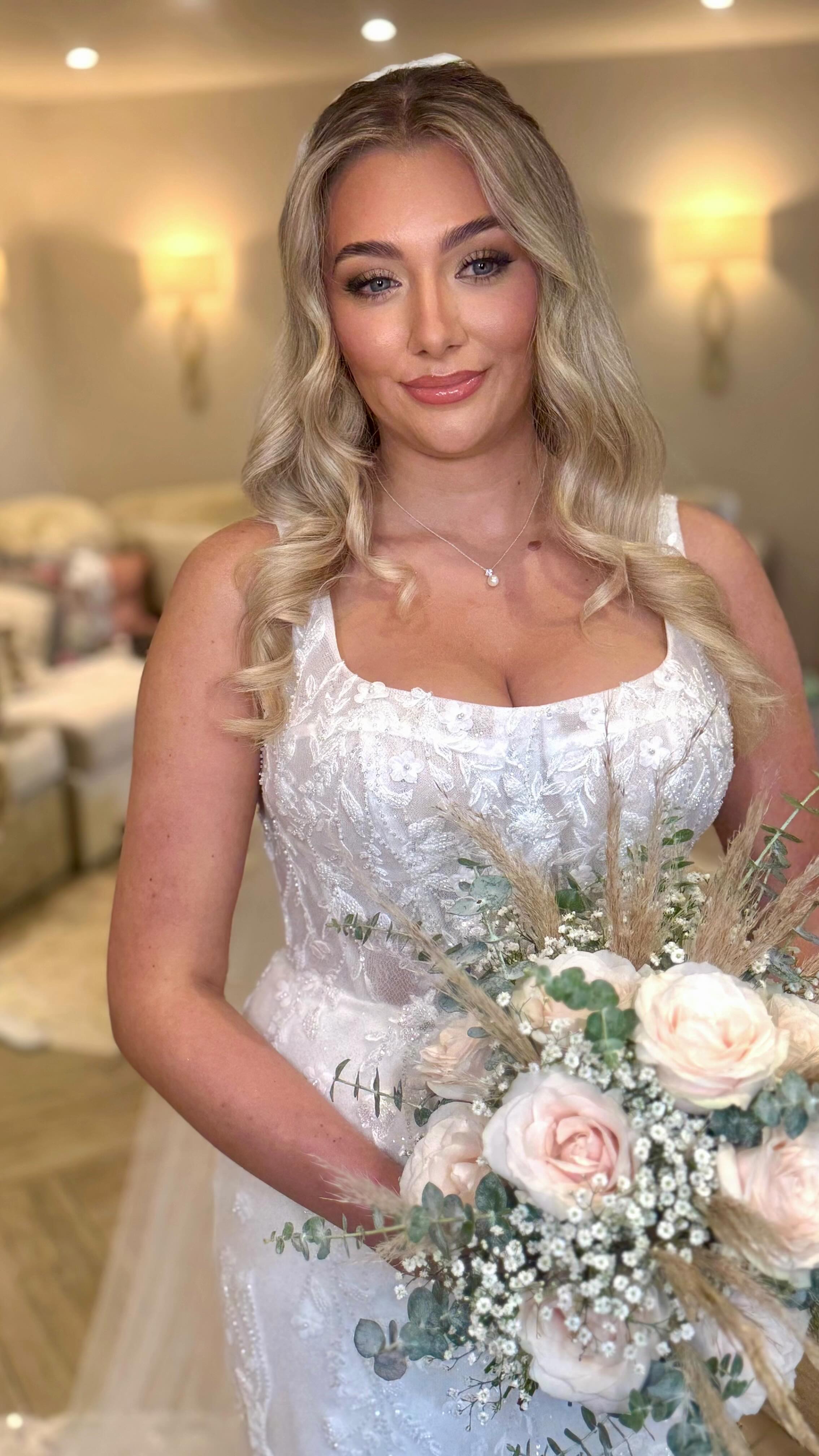 A little birdy told me….
You’ve been searching for a makeup look for your wedding day that feels like you but something a little extra 🔥
You want a makeup look that feels authentic but you also want your guests to see you looking different with that “WOW YOU LOOK INCREDIBLE” comment that hits in all the right ways 🥰
Looking next level on your wedding day is a priority to you so of course you’re looking for a makeup style that doesn’t fall flat in your professional photos
Not to mention you want to savour every single moment of your day, so you do not want to be worrying about checking your makeup every 10 minutes and running to the bathroom to touch up your makeup.
If this is you…
Welcome to my little corner of the Gram
I invite you to dive into my work of glamorous red carpet looks. High impact makeup that photographs perfectly, lasts all day and all night and feels authentically you 🥂
If this sounds like your vibe dm me today and let’s chat 💌
#westmidlandsmakeupartist #thecotswolds #worcestermakeupartist #bridalmakeup #softglam
Elegant bridal makeup | neutral glamour | red carpet makeup | gorcott hall | redditch | Elmore court | davenport house | manor by the lake | caswell house | Cornwell manor | Cotswold wedding venue | bridal makeup artist | Warwickshire | Worcestershire | Shropshire | Herefordshire | Birmingham makeup artist