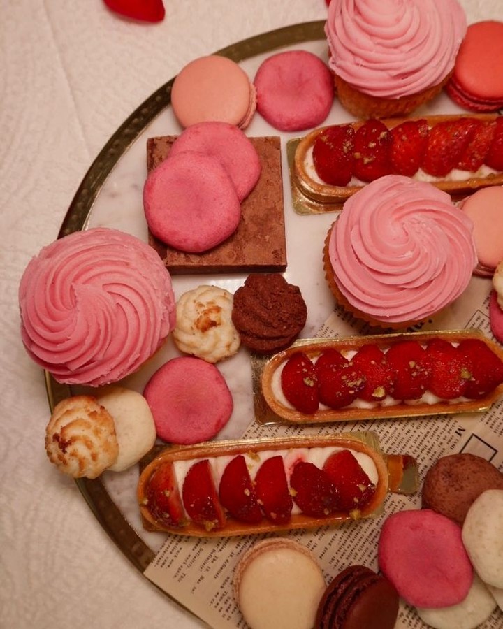 A board built for besties & a night to remember 🩷
Create your own dessert board for your galentines gathering 💕
#GalentinesDay #DessertBoard #FriendsFirst #SweetSpread #ValentinesVibes #BakeryLove #TFW #TheFrenchWorkshop