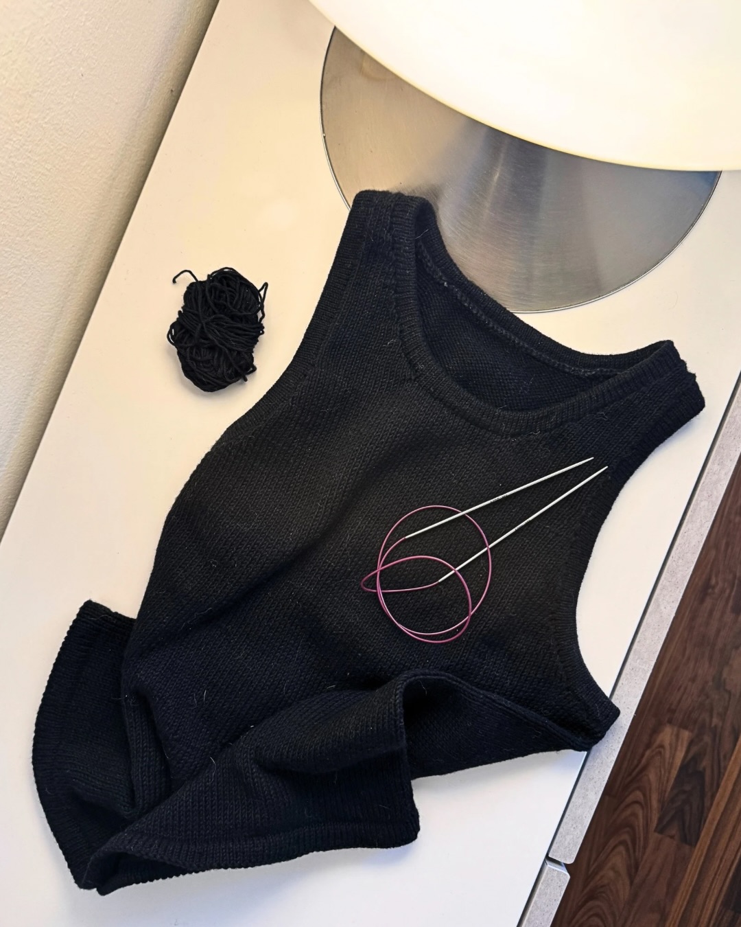 A little appreciation post for a recent cast off, my beautiful Camisole no. 9 – pattern by @myfavouritethings.knitwear 🖤 I absolutely love the folded edges and how neat this knit looks overall 😍
🌷Knit with @katiayarns Cotton-Cashmere in black and on knitpro 3mm, 2.5mm and 2mm needles; all bought from @lalana_filati! Also my weekly knitting group supplied some much appreciated additional moral support when I couldn’t handle the teeny-tiny knitting needles anymore, hahaha 😆
I must admit I nearly gave this knit up multiple times, but I’m so glad to have finally finished it 💕
Most importantly though I’ve learnt that knitting such tiny stitches is most definitely not for me! I’ll be keeping to my 4mms and up from now on 🤭
#simpleknitting #myfavouritethingsknitwear #knitlife #knitknitknit