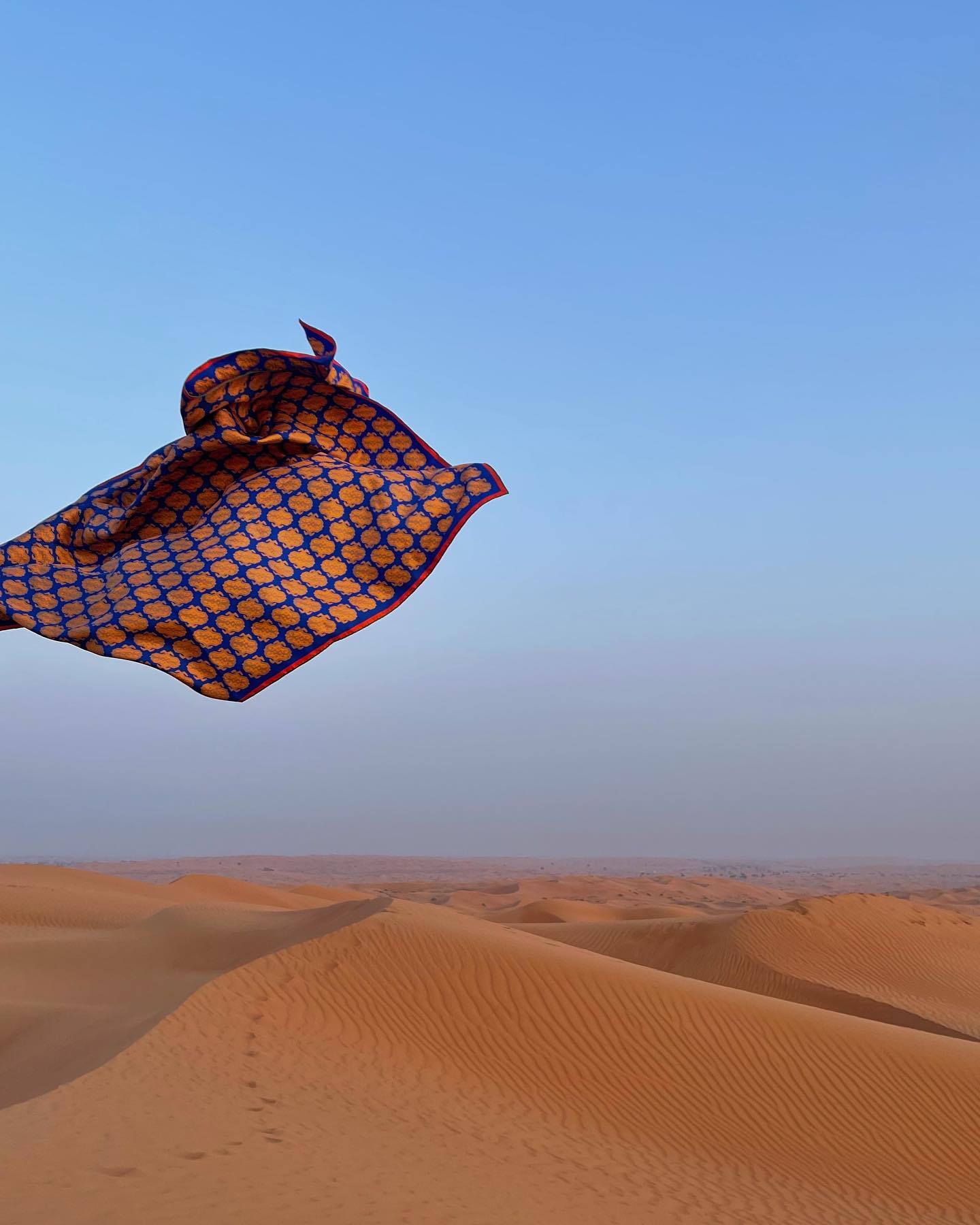 Ready to receive everything that the new year has in store for us🌞
#newyear #2022 #flyinghigh #floating #scenery #desert #bluesky #inspiration #goodvibes #smallbusiness #mywork #madeinzurich #textiledesign #textilesesignstudio #barbarawagner