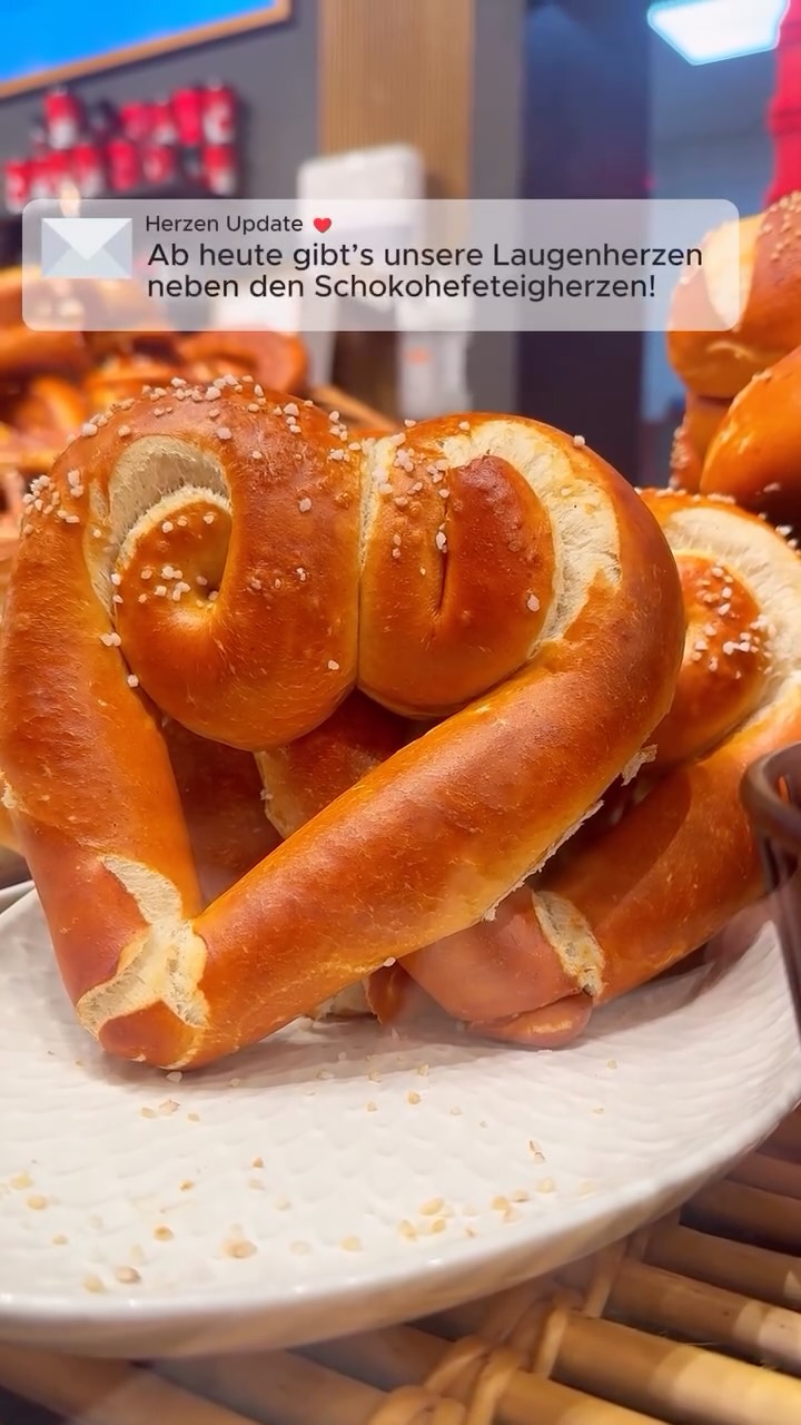 Ab heute sind unsere Laugenherzen endlich da – neben den Schokohefeteigherzen! 🥨🤎
Valentinstag geht einfach durch den Magen - Hol dir deine Herzen noch schnell bis zum 14.Februar in deiner Raisch-Filiale! ❤️
#baeckereiraisch #bäckerei #konditorei #valentinstag #herzen