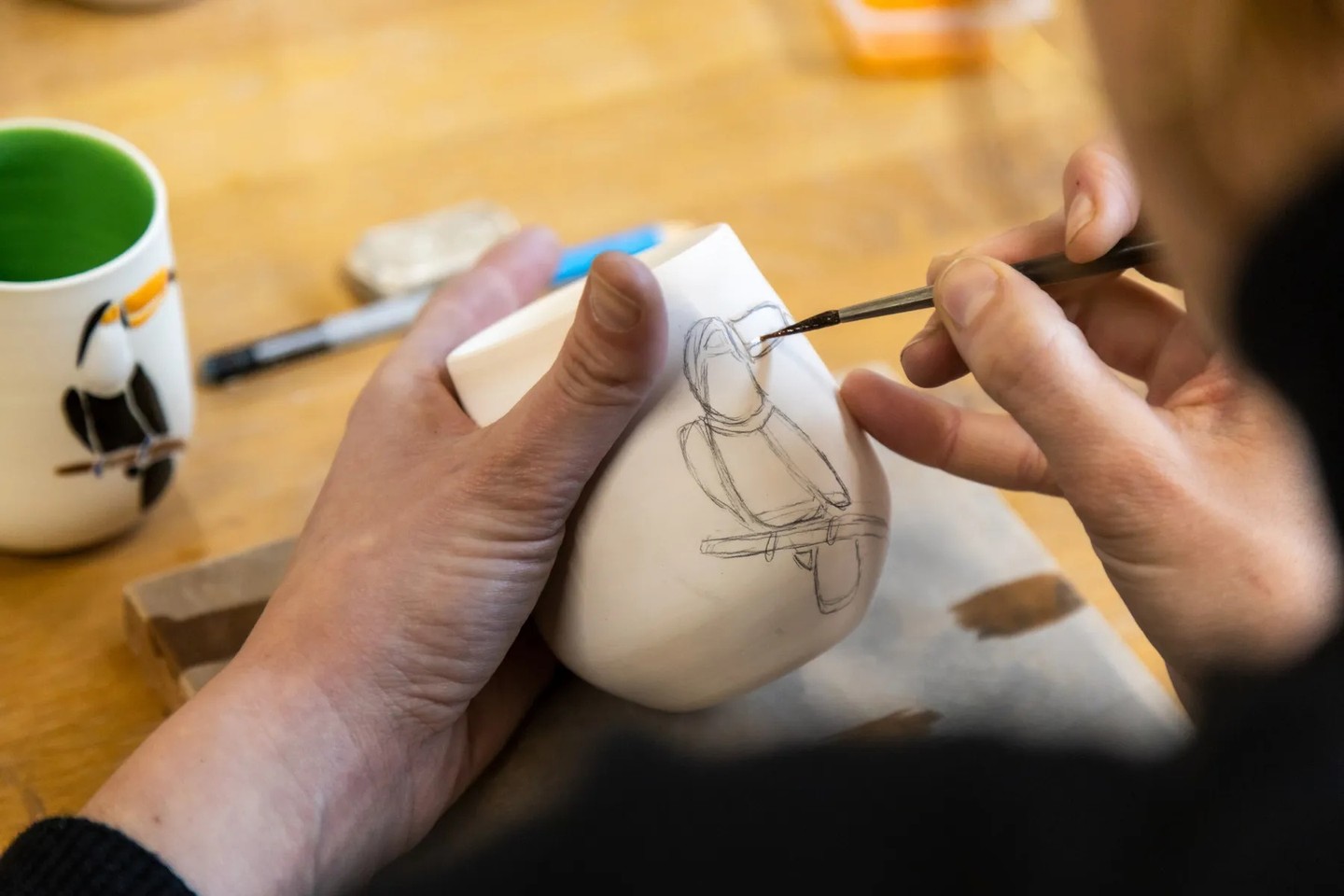 Stage - Emaux cloisonnés
Suite aux nombreuses demandes reçues, je suis très heureuse de vous annoncer l’organisation d’un stage dédié aux émaux cloisonnés.
Il aura lieu les 28 février et 1er mars à Ostwald (à coté de Strasbourg) et sera l’occasion d’explorer cette technique, de partager un temps de création et d’expérimentation autour de la céramique.
Attention, 6 places Maxi !
Les paiements en plusieurs fois sont acceptés. Vous pouvez également régler sur place si vous le souhaitez.
Infos et réservations en bio