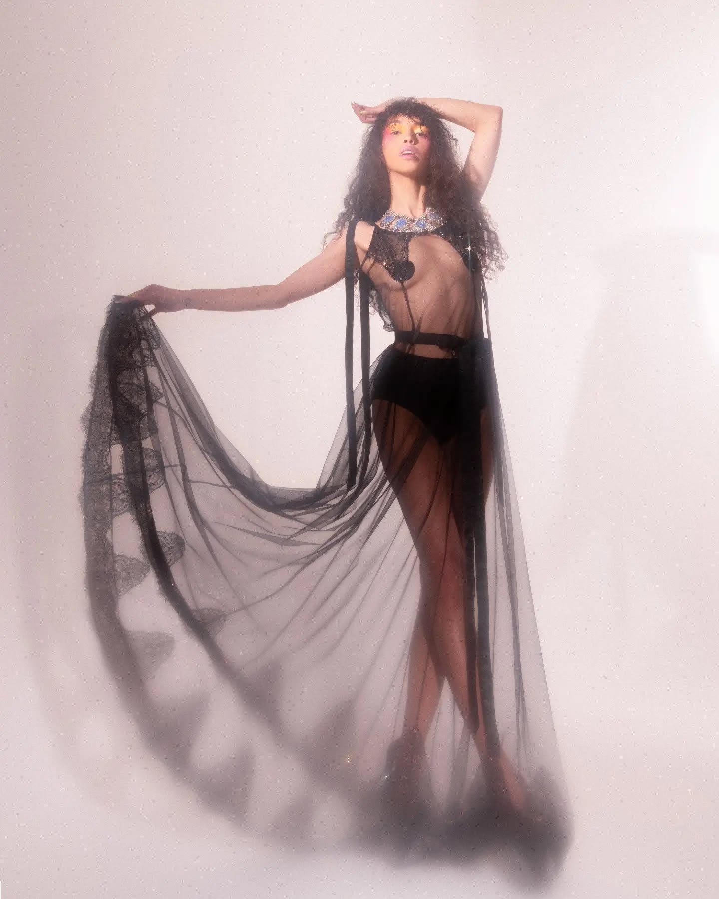 Look 12
Black net panelled gown with French lace trim and @crystalparadeuk zodiac crystals! ✨️
Photography - @mattia_attorre
Model - @fernnyyfern
Makeup - @ellis_atlantis
Statement necklace - @catacomb.saints
Studio - @vsionarystudios
#corsetry #bespoke #sparkle #madeinengland