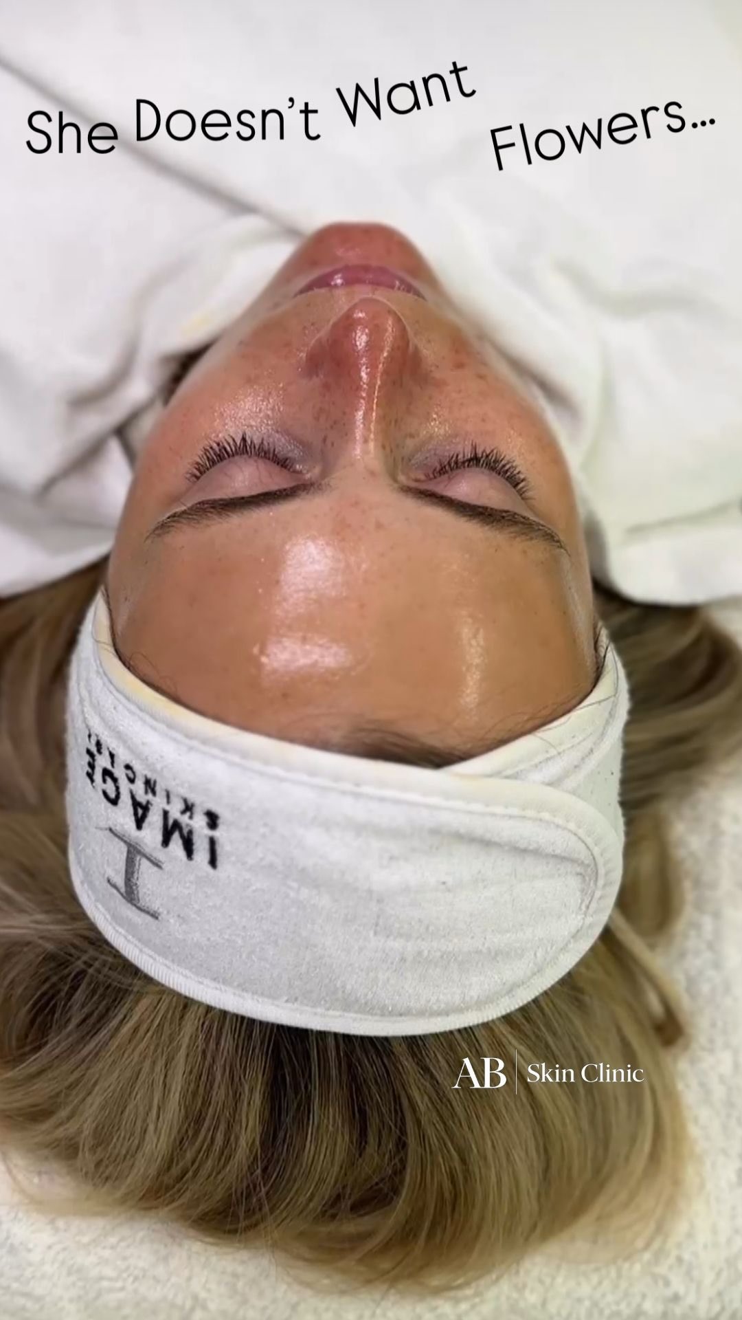 What she really wants for Valentinesโฆ
โค๏ธ Book her #valentines facial or gift her with one of @abskincareclinic gift vouchers today ๐ซถ
#valentinesideas #valentinesday #facialtalbotgreen #skincarespecialistpontyclun