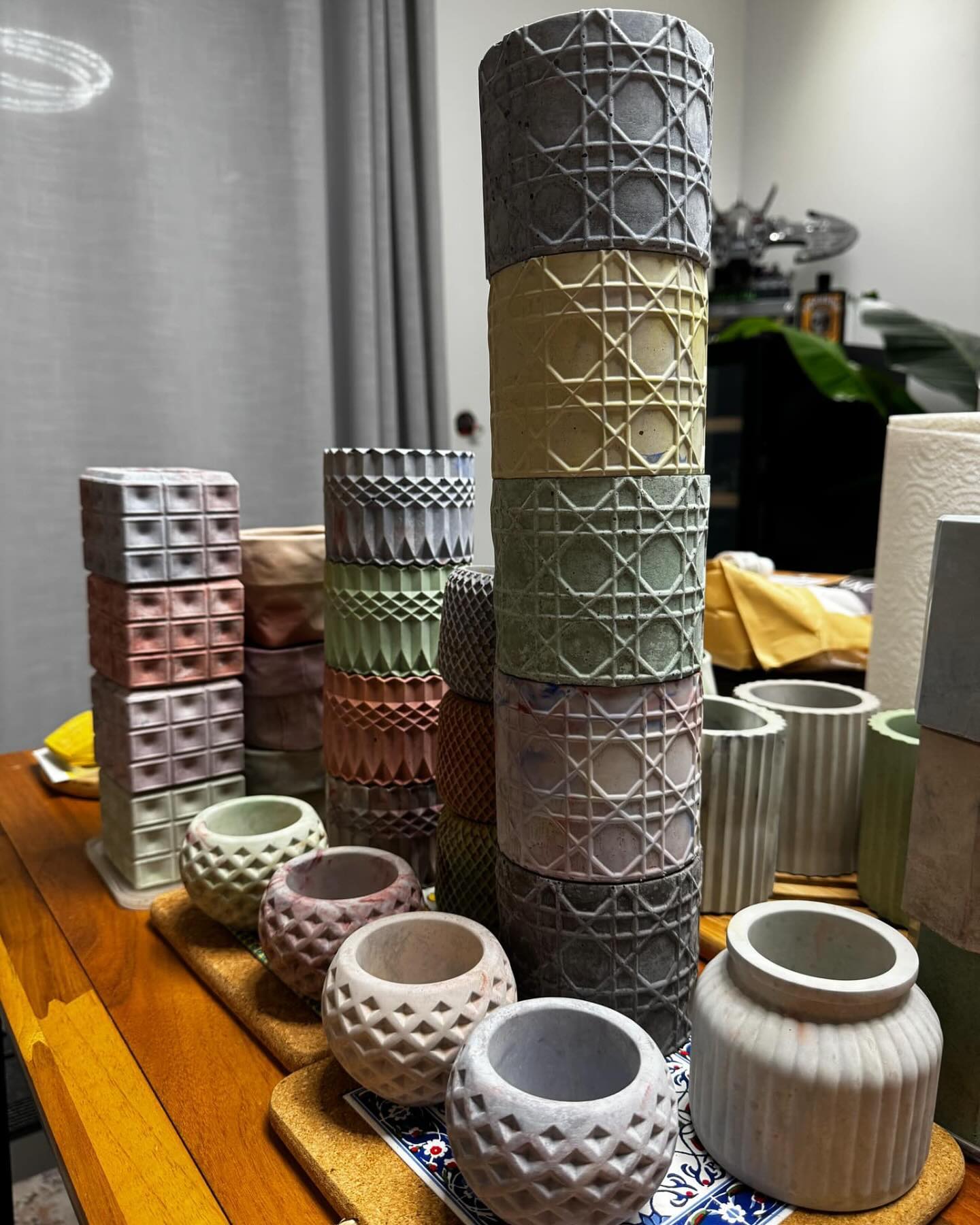 Cédric Is Working.
Les prochaines créations de Cédric arrivent bientôt. Retrouvez les sur le site et faites vous plaisir www.lebetondecedric.fr
#bougie #candle #handmade #paris #france #beton #unique