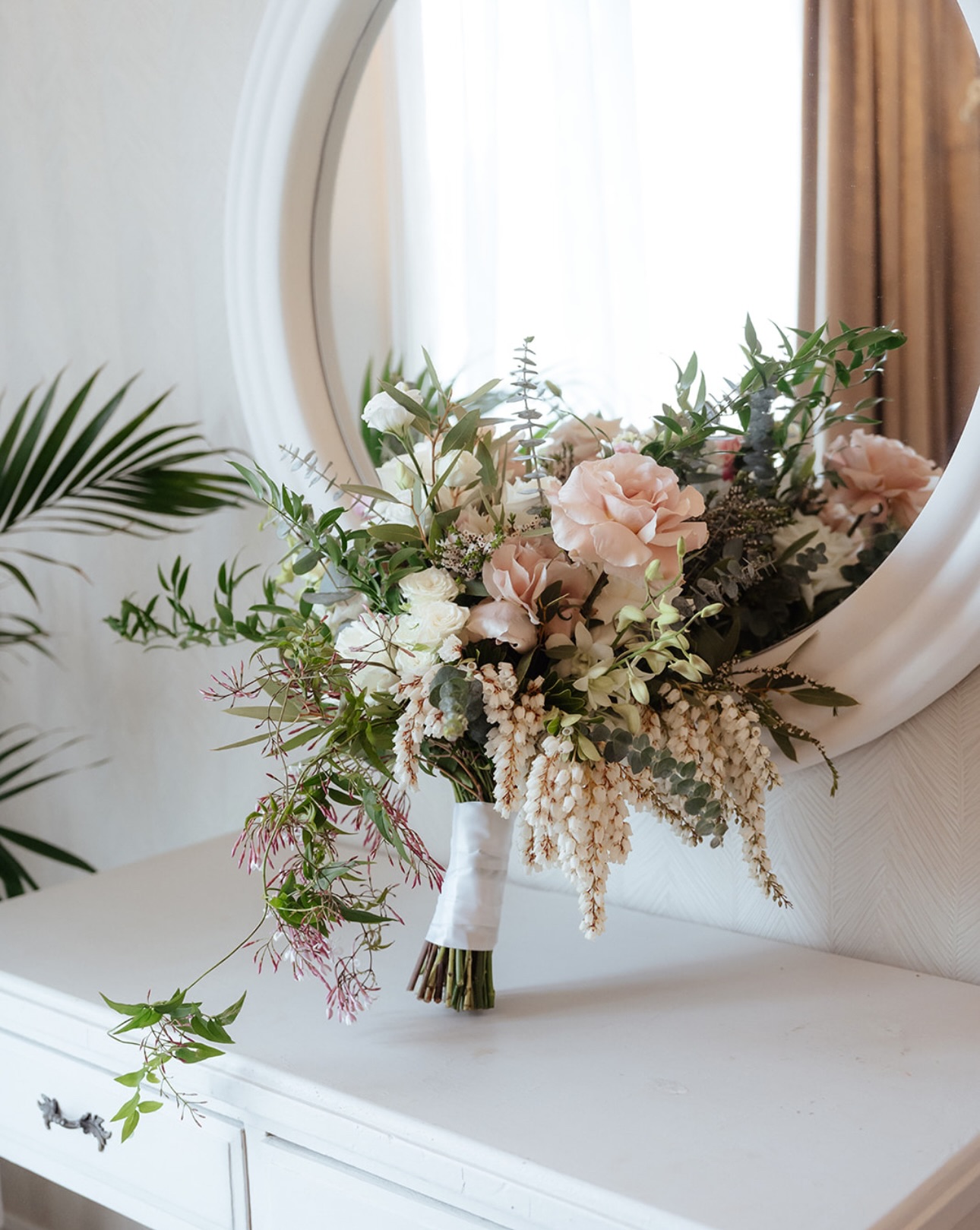 Delighted to share Rhiannon’s bouquet and glimpse of her wedding day. We’re so honoured to preserve her flowers, stay tuned for the results.
#CherishedBlooms #BouquetPreservation #PreserveYourBlooms #WeddingKeepsake #FloralKeepsake GoldCoastWeddings