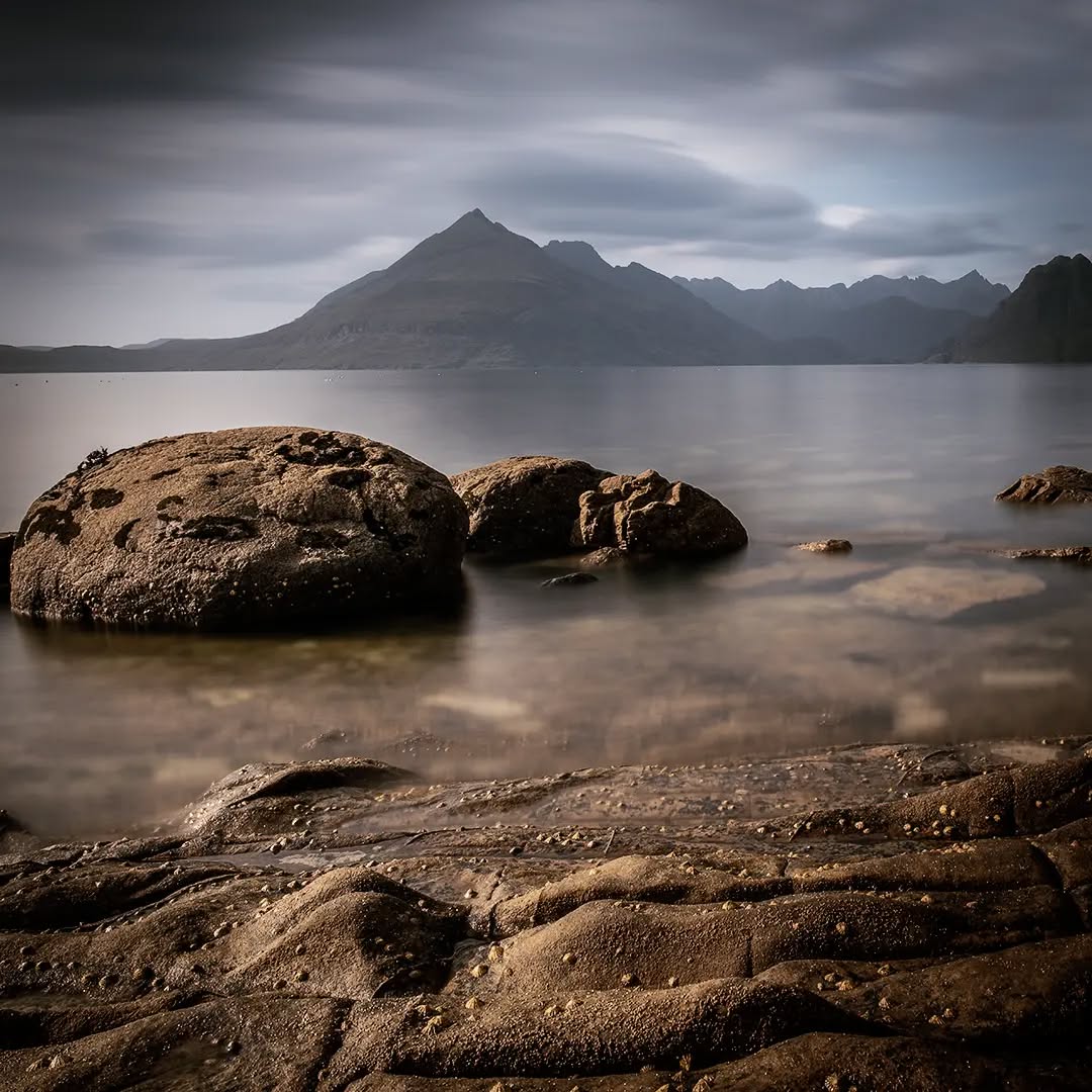 Elgol II
.
.
.
.
#fujixseries #fujixt5 #fujifilm #fujifilmde #fujixf1655 #fujifilm_global #fujifilmfeaturetime #schottland #scotland #oldmanofstorr #elgol #fineart #fineartphotography #fineart_color #finearts #fineartphotographer #palaceoffinearts #fineartist #fineartphoto #highland #berge #water #reflexiones #colours #summer #isleofskye #fujifilm_global #waterworld #ishootfujifilm #bhop_photography