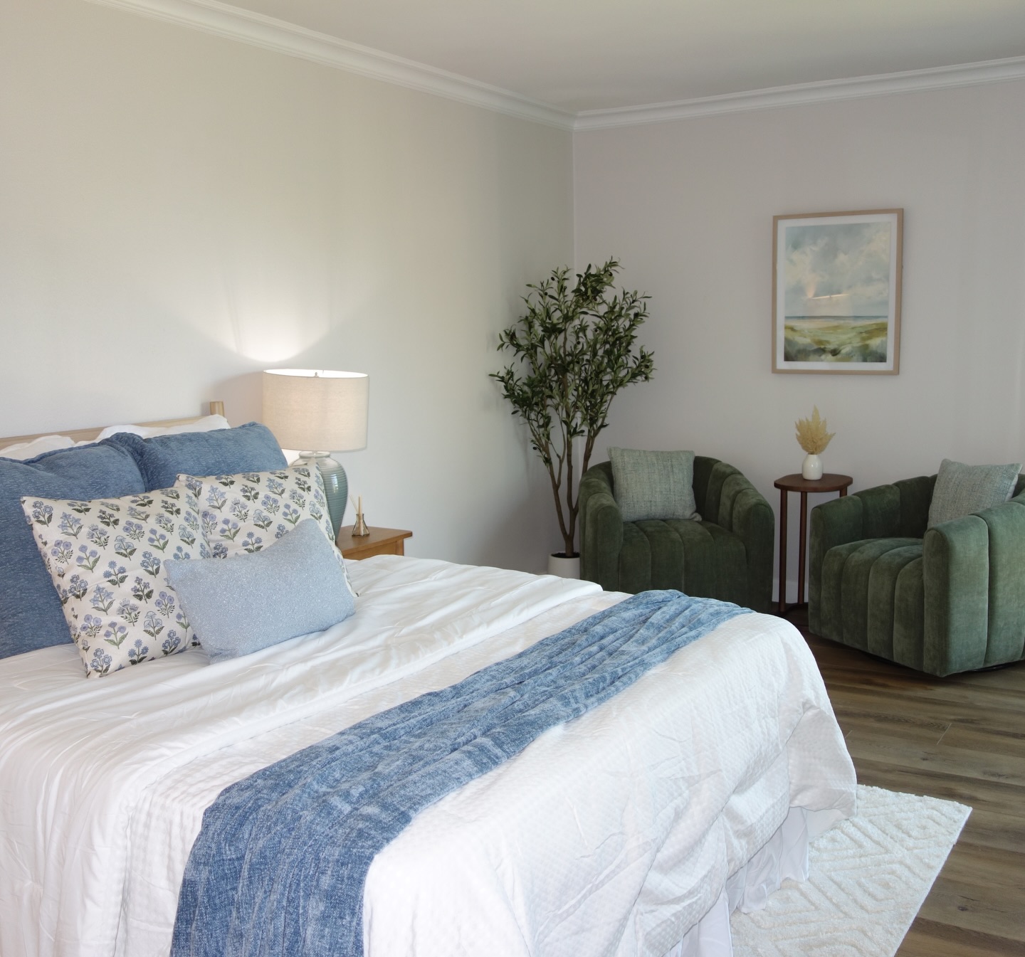 Bringing the outdoors in with calming blues, earthy greens, and natural textures!
Need help with home staging or design?
📩DM us to get started!
#homestaging #interiordesign #sandiego #homedecor #virtualdesign