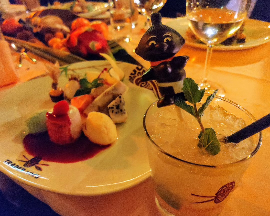 #sweetdreams #dessert plus #menehune #cocktail im #tradervics @bayerischerhof_munich #dankeschön #dinner #menü #scheewars #köstlich