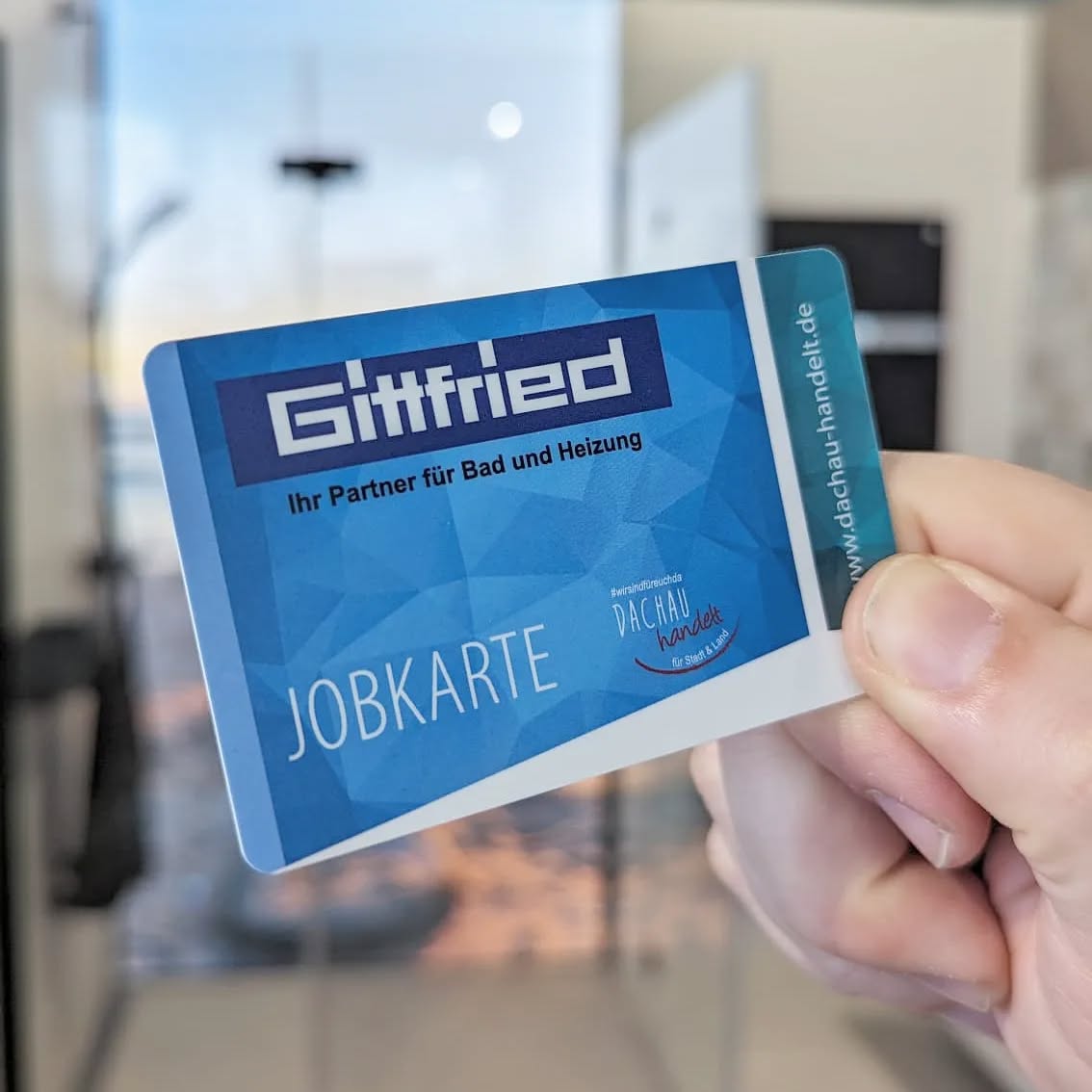 Zu Beginn des Jahres haben wir in unserem Unternehmen die @dachauhandelt Jobkarte eingeführt.
Unsere Mitarbeiter und Mitarbeiterinnen erhalten damit monatlich eine zusätzliche, steuerfreie Sachleistung auf ihre persönliche Gutscheinkarte geladen, mit welcher in über 120 teilnehmenden Geschäften und Restaurants im gesamten Landkreis Dachau gezahlt werden kann.
Wir finden es eine rundum gelungene Sache:
Denn mit der neuen Jobkarte haben unsere Arbeitnehmer Monat für Monat etwas mehr für sich und fördern mit den damit getätigten Zahlungen die Kaufkraft in unserer schönen Region.
#gittfried #karlsfeld #dachauhandelt #jobkarte #supportyourlocal #gutscheinsystem