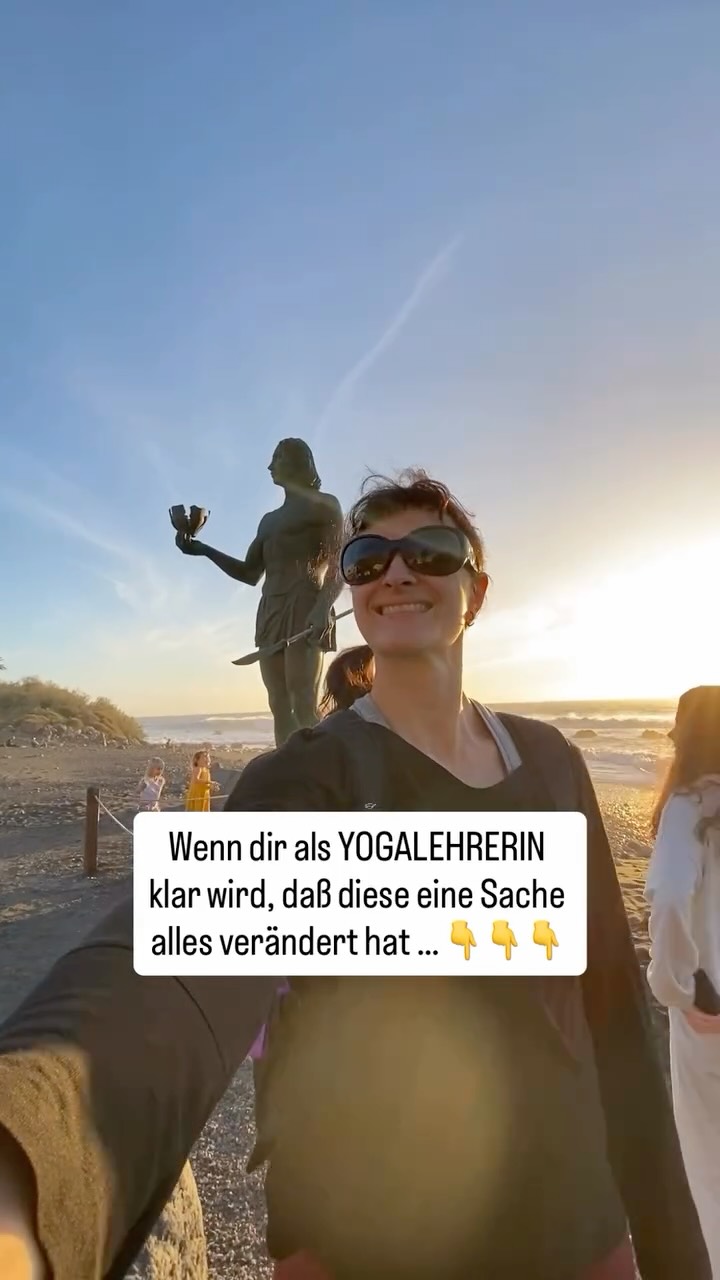 Als ich das erkannt habe, ist mir ein Licht 💡 auf gegangen:
❌Yoga unterrichten ist NICHT NUR ein wohltätiges Hobby!
Du veränderst damit das Leben deiner Schülerinnen dramatisch zum Besseren!
Das ist ein unglaublich kraftvolles Werkzeug ⚒️ wie eine magische Wunderlampe, die deinen Geist befreit!
Das Geheimnis: 🤫 Du machst damit nicht nur die anderen glücklich!
Du findest damit auch selbst eine ungeahnte Freiheit auf allen Ebenen: Persönlich und beruflich! 🕊️
Da kannst davon auch richtig gut leben wenn du willst. Ohne auf irgendetwas verzichten zu müssen… 💰
Wenn du es richtig angehst!
Ich habe dazu in den letzten 12 Jahren viele verschiedene Strategien ausprobiert…
Möchtest du mehr darüber erfahren?
Bald startet es unsere „yoga business mastermind“ gruppe als Teil der neuen 300 Std Weiterbildung
Kommentiere: 300
Und ich schick dir mehr Infos.
Kommentiere: traumberuf