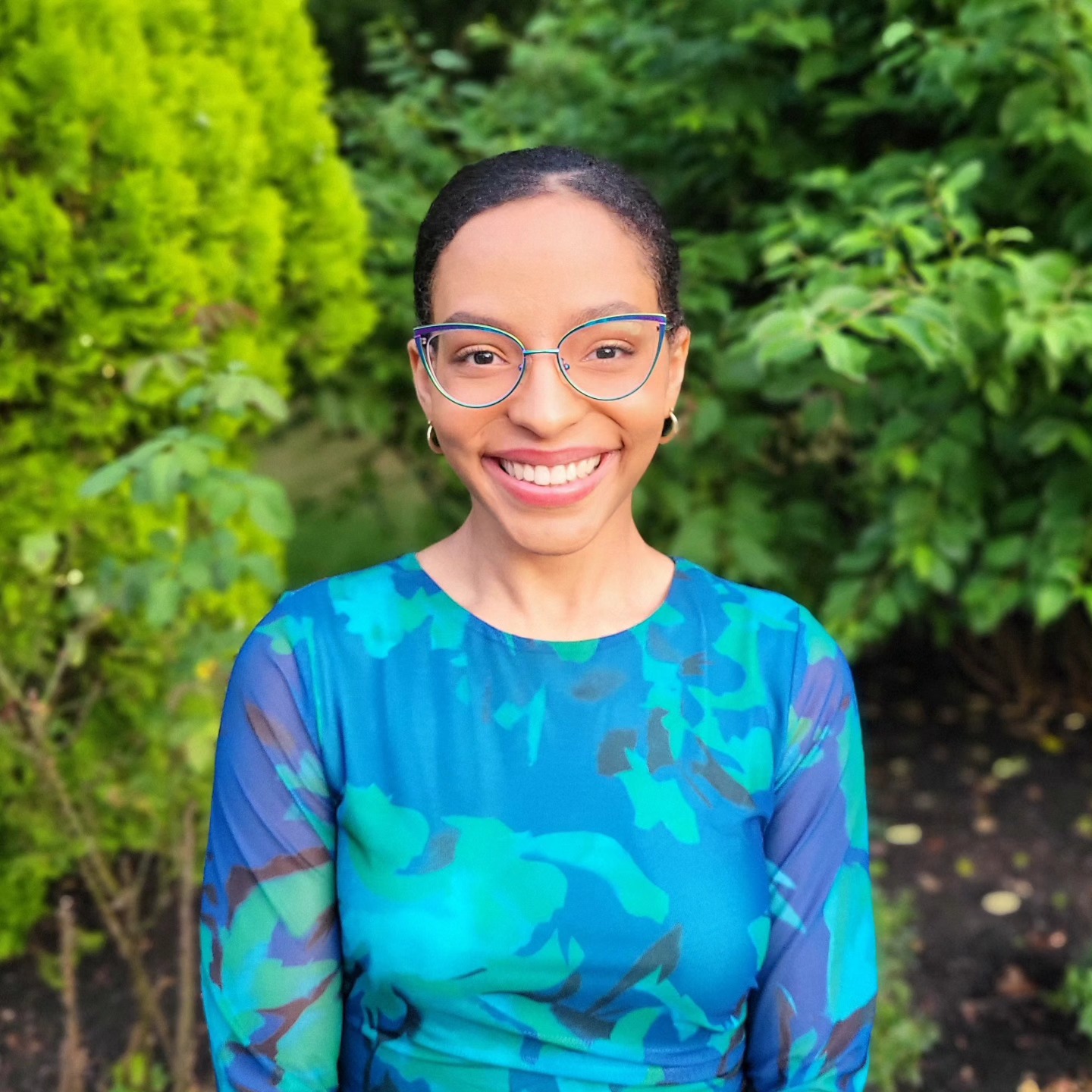 Hey! I’m Victoria 👋🏽
I’m a licensed therapist, the face behind Empowered Blooms Counseling.
I have over 5 years of experience working with people who are ready to unpack the hard stuff—trauma, identity, burnout, anxiety—and learn to hold space for themselves the way they do for everyone else.
I’m a Black woman, a member of the LGBTQIA+, and a mother, and I know how much healing can happen when we feel truly seen. That’s what I try to offer: a space that’s soft, safe, and real.
If you’re into rest, reflection, and reclaiming your voice—you’re in the right place.
Welcome 🌸
#MeetTheTherapist #MentalHealthMonday #EmpoweredBloomsCounseling #BlackTherapist #TherapyIsForYou #HealingInProgress