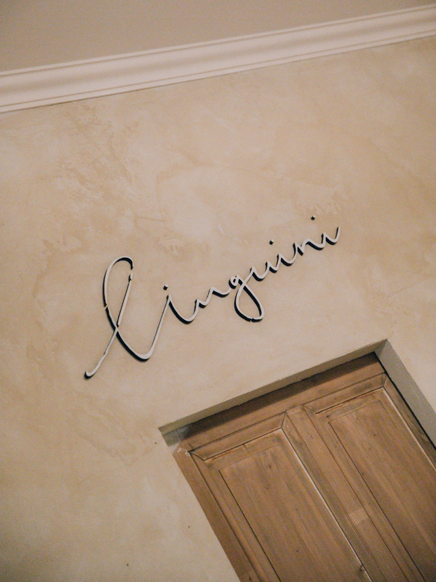 An iconic name and an even more unforgettable night here at Linguini.
.
.
.
#linguinitrattoria #italianrestaurantamsterdam #foodieinamsterdam