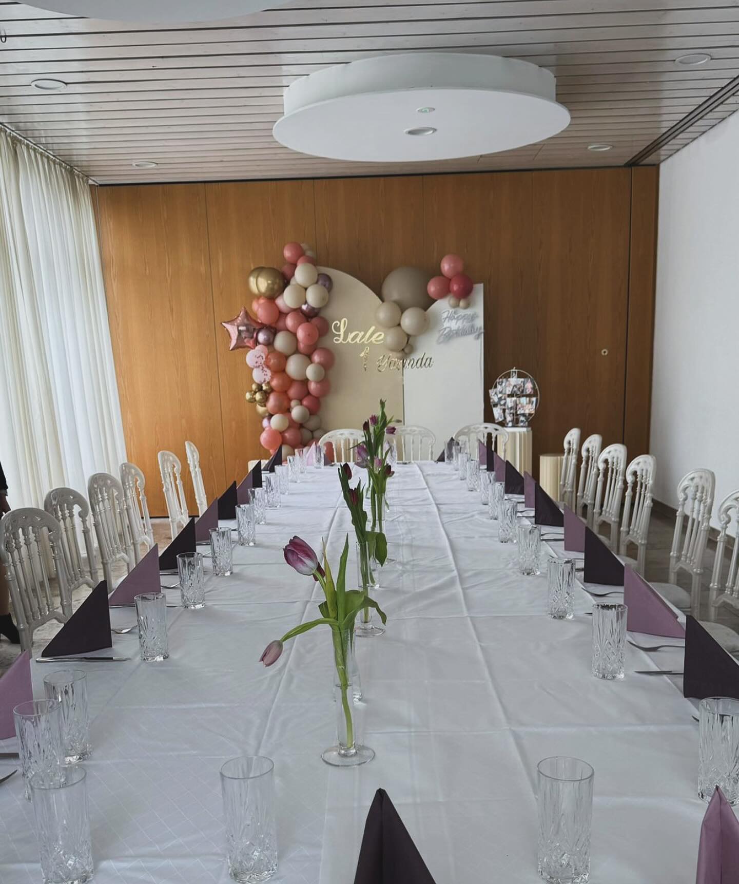 Ob Geburtstag, Tagung oder jede andere Feierlichkeit – bei uns seid ihr goldrichtig, denn wir machen aus jedem Anlass etwas ganz Besonderes!” Unser kleiner Raum🍀
#geburtstag #fy #fyp #augsburg #aystetten #günzburg #donauwörth #b2 #b17 #augsburgcity #dasing #aichach #bobingen #augsburgetkinlikleri #dekorationaugsburg #weihnachtsfeier #tagung