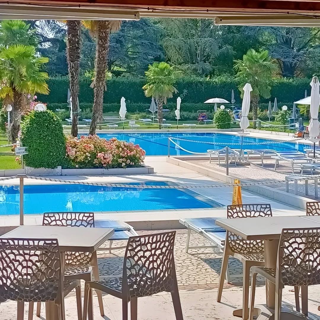 Ferragosto è passato, ma l'estate è ancora lunga 😎🌞 Le giornate assolate, i tuffi in acqua, la musica, gli amici, le chiacchiere, le risate, gli aperitivi a fine giornata...ma quanto è bella l'estate!
Goditela tutta: vieni a trovarci, siamo aperti tutti i giorni dalle 9:30 alle 19:30 🏖️🏊 con servizio bar fino alle 19:00 🍹🍻.
.
.
.
#modenahospitality #piscinegreenclub #piscinaamodena #piscinaestiva #estategreenclub #estateitaliana #estate2024 #estateinpiscina #