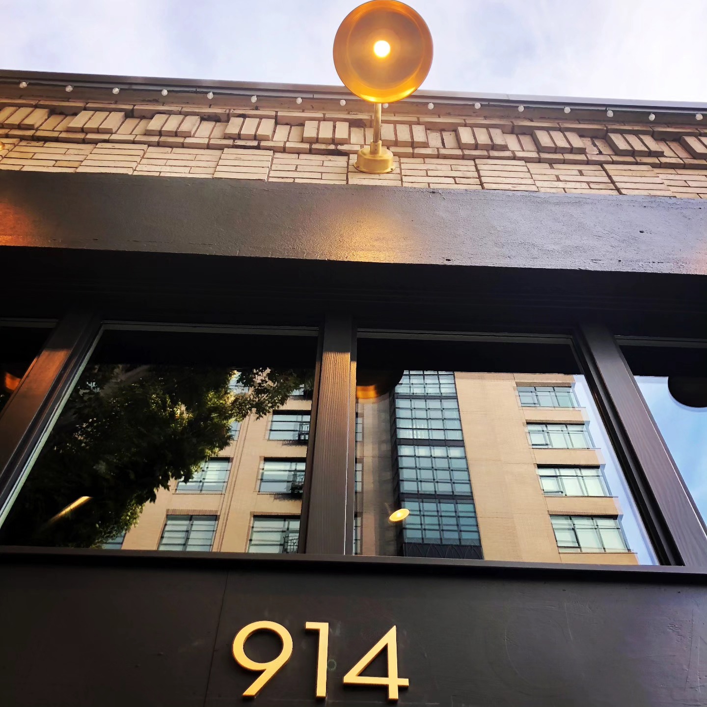 Were here to party!
914 NW Everett ✨️
#everettwest #artemisfoods #pdx #foodie #thepearl #pdxparty #oregonwedding #partyinportland #portlandia #pdxevent #portlandvenue
‐‐----------‐----------------------------------------------------------------
Book an event at our venue. Great for any occasion: business, birthday, wedding, dance party, fundraisers and more! In house caterer @artemisfoods. Bring your imagination! For more information, link in bio.
