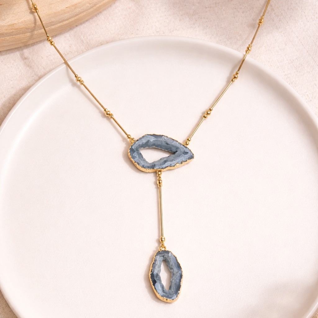 A beleza do natural em sua forma mais sofisticada ✨
Cada detalhe desse colar carrega textura, luz e personalidade — uma peça que transforma qualquer look sem esforço.
💛 Atemporal, marcante e única, como você.
⠀
🛒 Disponível na Turmalina Acessórios