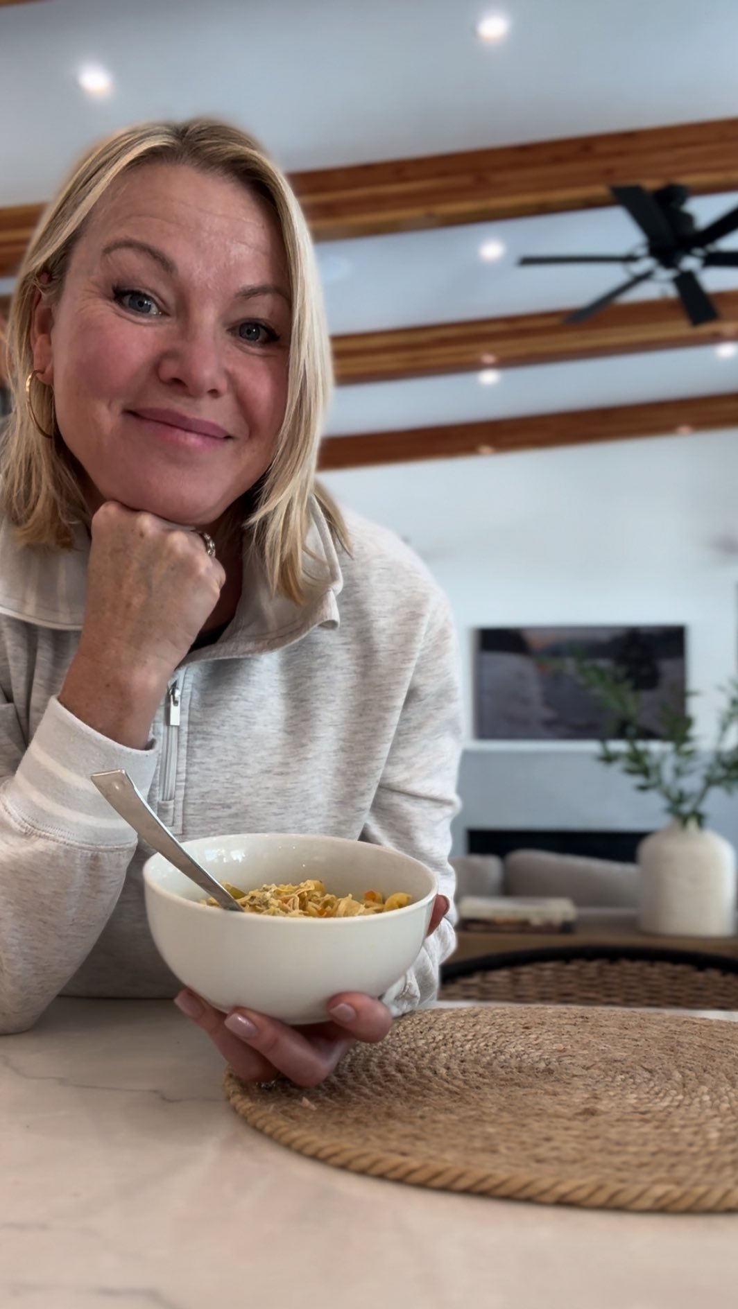 Icy roads. Stuck inside.
Soup season just makes sense 🥣❄️
Want my FREE Soups & Stews Guide?
Whole-food, anti-inflammatory meals that actually fill you up — and feed the whole family.
👉 Comment SOUP and I’ll send it your way.
(Pro tip: double the batch. Future you will be grateful.)
👇 Link in comments
#soupseason
#wholefoodnutrition
#healthycomfortfood
#midlifehealth
#fatlosswithoutrestriction
#coachapproved