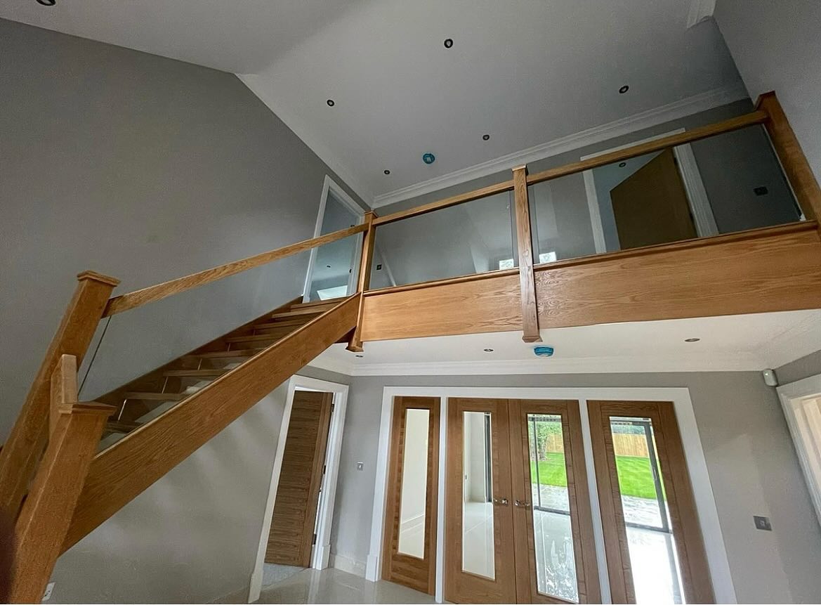 Glass Balustrades installed recently into an oak staircase.
For any enquiries please send us an email showroom@gxhomeimprovements.co.uk
Or call us 01753 892128
#glassbalustrade #glassstaircase #install #glazing #gxhomeimprovements #gerrardscross #homeimprovements