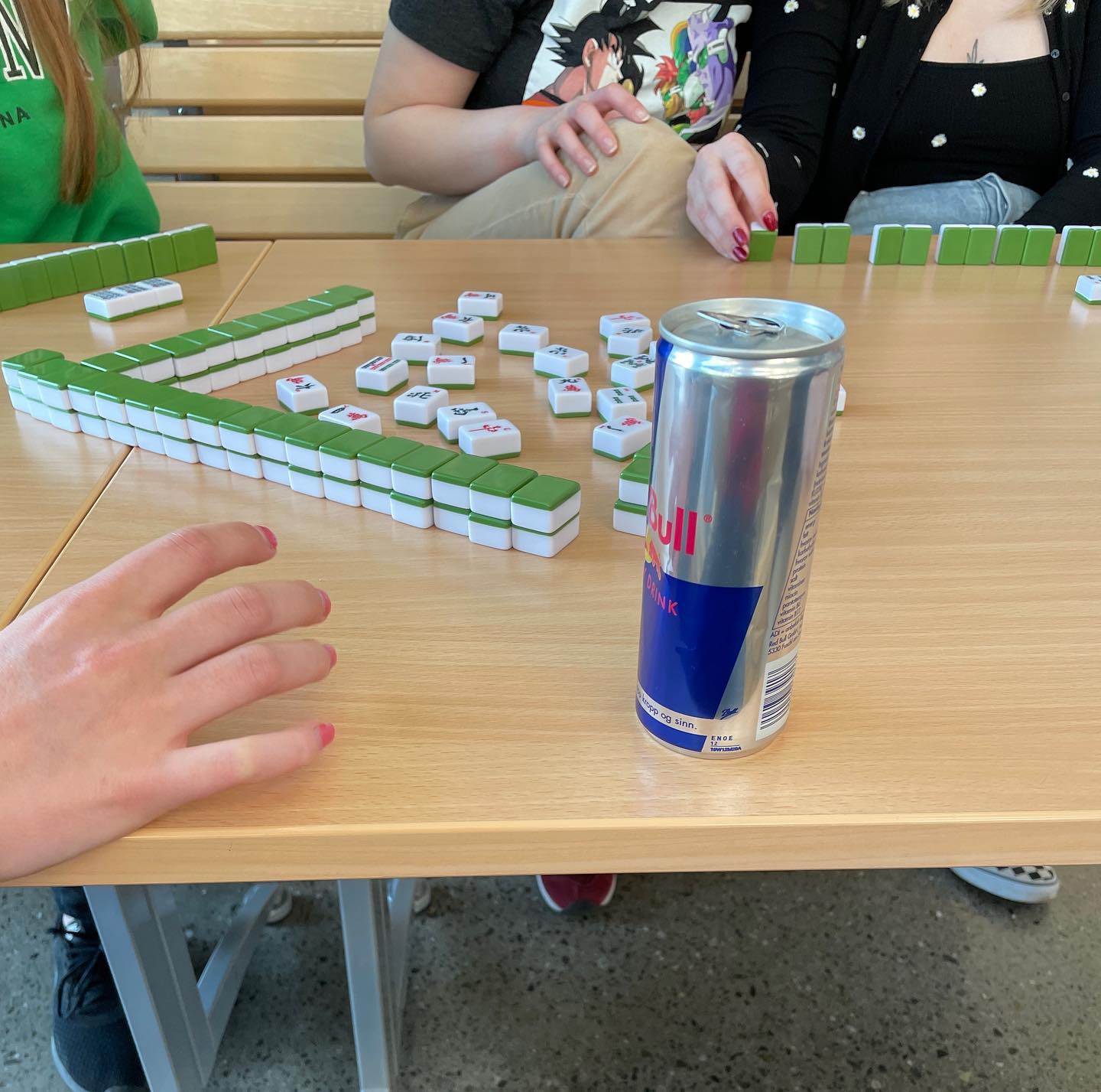 Takk for i går! Vi hadde det helt supert! Vi kan endelig med glede si at vi har inngått et samarbeid med @redbullnorge ⚡️! Følg med på Instagram, Facebook og MinSiS appen for informasjon om neste arrangement! Håper vi sees!
//
Thanks for yesterday! We had a blast, and we are happy to announce that we have a collaboration now with @redbullnorge ⚡️!
Stay tuned for the next event on Instagram, Facebook and in the MinSiS app. Hope to see you there!
#brettspill #boardgames #sis #uis #noroff #bistavanger #vidstavanger