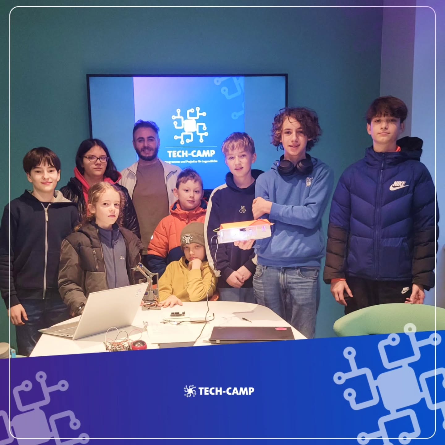 Alle Projekte erfolgreich abgeschlossen.
SmartHome mit Sensorik und Automatisierung, Roboterarm mit präzisen Bewegungen und die intelligente Ampelschaltung für den Verkehr.
Gemeinsam geplant, gebaut, gefixt, getestet und am Ende präsentiert. Ein Team, viele Ideen, drei funktionierende Prototypen 👏
#SmartHome #Roboterarm #Ampelschaltung #Jugendprojekt #Teamwork