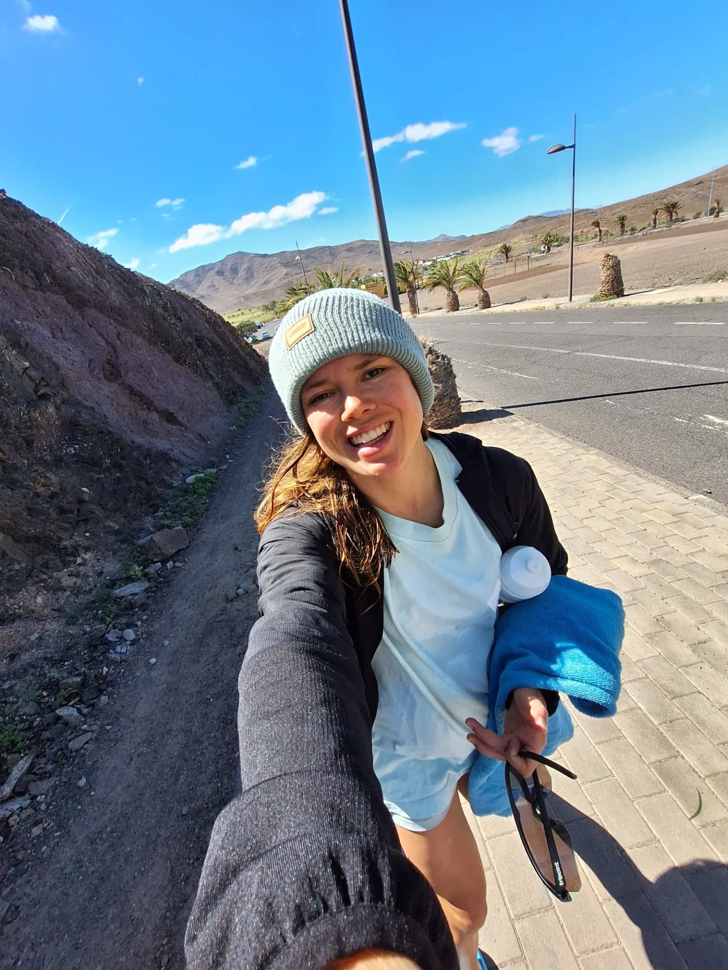 First days on Fuerte done. Not the amazing stats I’d like to show, but it is what it is 🤓😂.
Here are some nice photos I took to show some insta glory. 🤩 Some rest, easy training, work, and some pool time—mostly for sunbathing. 💁🏽♀️🌞
In honesty: had some weeks feeling super off and I hit officially the wall the past few days. 🪨
No negativity, just one of those phases where dealing with your own mind takes a lot of energy. Sometimes more than you expect.
Soo, body's recovering and mind is ready to take on some load again.
We’re all human. Be kind to yourself. Don't beat yourself up. Take care. :)
Grateful for my people I can always talk to ❤️🩹
Still, 2 more weeks here - sooooo let's gooooo!🥳