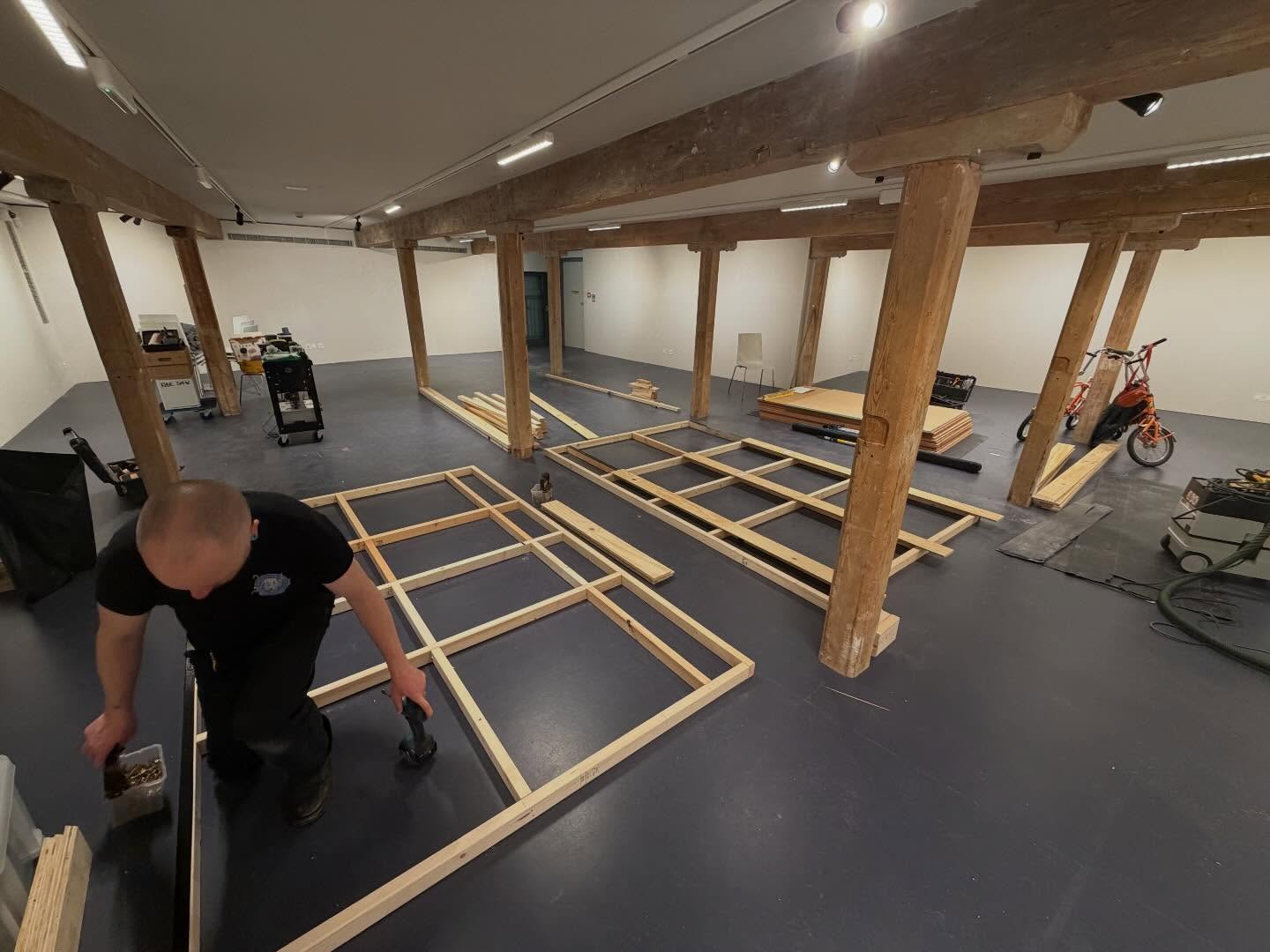 A productive weekend down @poolemuseum . We’ve said goodbye to Sound of the Sea exhibition (see last two images) and made a good start on the wall build for the exciting upcoming, “Lucien Freud Etchings: A Creative Collaboration” exhibition.
Lots more to share soon.
#lucienfreud #artexhibitions #poole #artservices