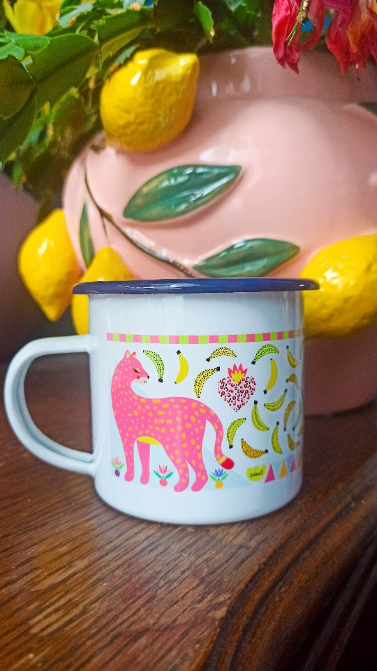 Mon chat est fan de ma tasse Graou !
À chaque fois que je sors cette tasse il devient zinzin 😆
Pratique pour faire des vidéos ! 😅
°°°
Tasse dessinée par moi et imprimée sur Nantes
°°°
#chat #chatfou #tasse #illustration #pattern