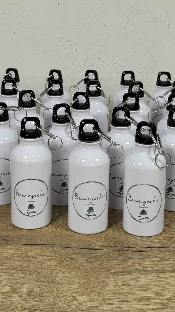 Eind januari hebben we onze nieuwe machine al even voorgesteld. En nu is het zover: de eerste orders zijn al verwerkt 👀✨
Het resultaat? Super strakke drinkflessen met logo. Netjes, professioneel en perfect als cadeau voor je team of als relatiegeschenk dat ook écht gebruikt wordt 🎁🥤
Wil je weten wat er allemaal kan qua flessen, opdruk en aantallen? Stuur even een berichtje of bel ons, dan denken we met je mee. 📲📞
#inbeeldreclame #drinkflessen #relatiegeschenk #logobedrukken #promotieartikelen