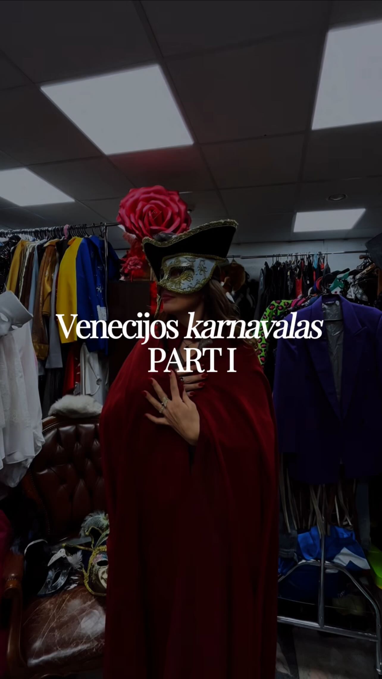 Kai svajonė virsta kūryba, o kūryba – gyvenimo dalimi.
Apie Venecijos karnavalą svajoju jau daugelį metų - turbūt nuo tada, kai pradėjau kurti kostiumus. Karnavalo metu Venecija tampa gyva scena, kur teatrališkumas susilieja su istorija ir paslaptimi, o kūryba tiesiog alsuoja visame kame. 🎭✨
Tai vieta, kur susitinka mano profesija ir didžiausia svajonė.
Tėja salono siela
Inga
❤️