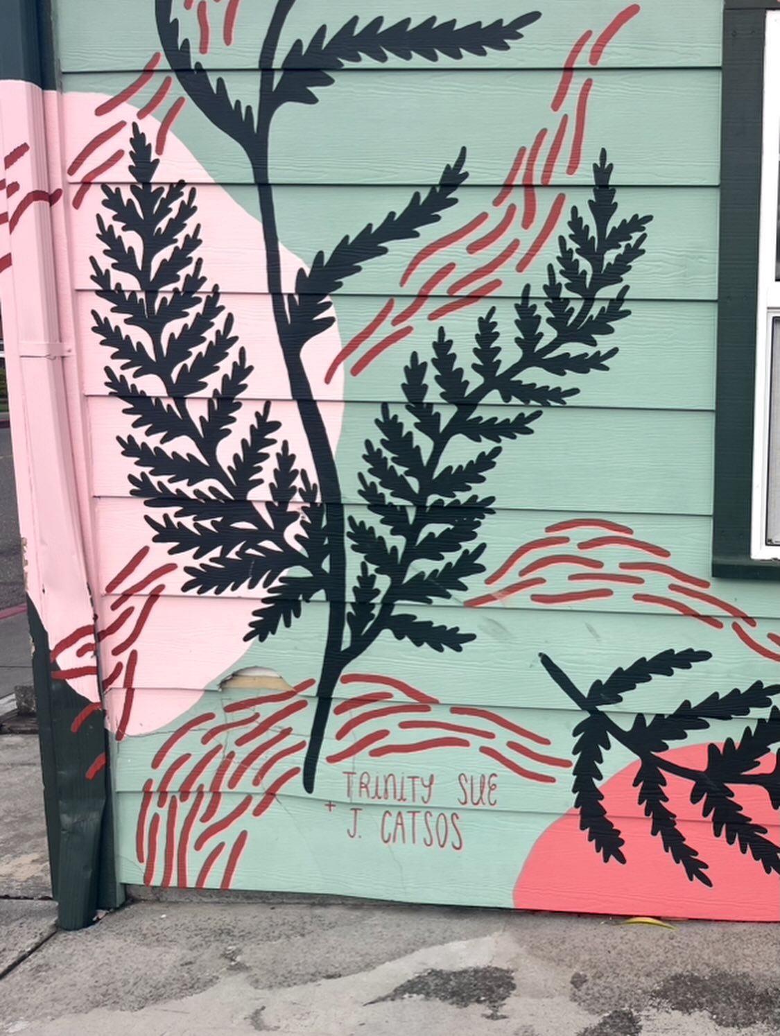 Someone recently drove into a building that has one of my murals on it. Swipe to watch it get fixed up and repainted (and please don’t comment on my attempt to make two different colors blend…)
.
.
.
#redo #muralist #painting