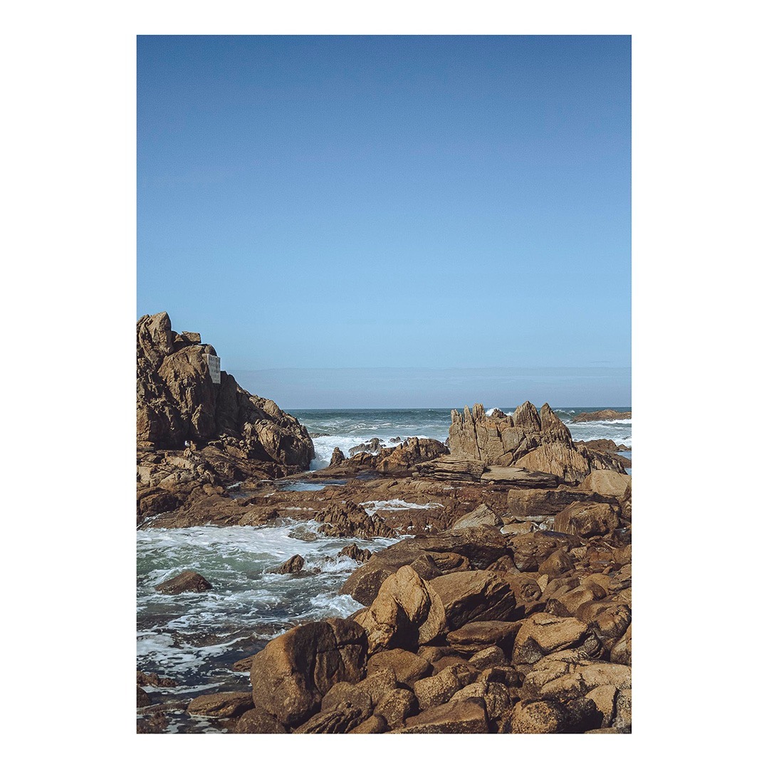 #porto #matosinhos #beach #rocks #atlantic #atlanticocean #praiadeleçadapalmeira #portugal #senseofplace #placephotography