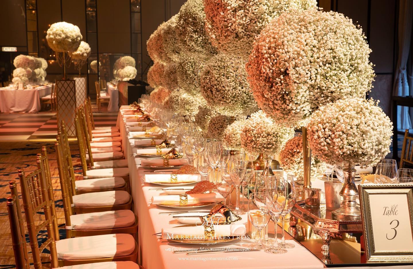 This stunning wedding will always take our breath awayโฆโจ๐คโจ
.
.
Couple: @lilypuhler & Travis
Photo: @aligphoto
Wedding Planning: @marriagemaestros @maestroatlarge
Venue: @fshongkong
Flowers: @garykwok_flower
#fairytalewedding #happyanniversary #weddingreception #whitewedding #venuedecor #weddingdesign #goldandwhitewedding #babysbreath #weddingflowers #weddingcentrepieces #tablescape #elegantwedding #bespokewedding #luxurywedding #hkweddingplanner #weddingplannerhongkong #fourseasonshk #fourseasonswedding #weddingplanner #weddinginspiration #MMcouple #MMweddings #marriagemaestros #weddingmaestros #maestroatlarge