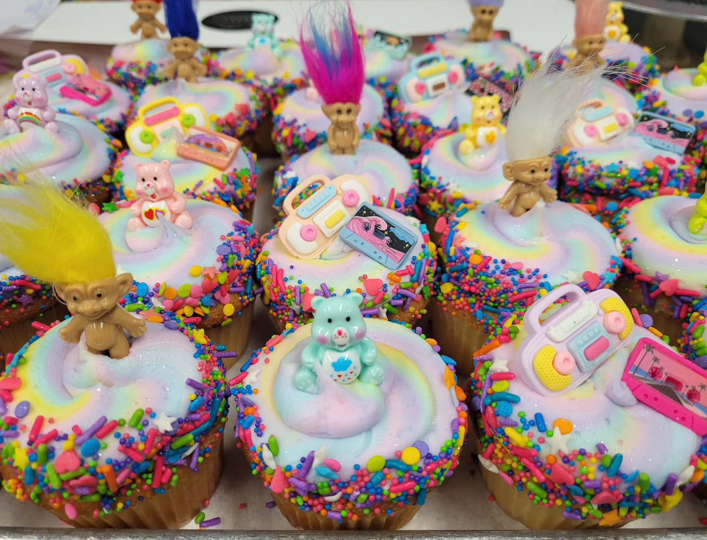 Flashback Friday cupcakes!
#miladybakery #oldschool #trolls #vintagetoys #carebears #boombox #cassette #buttercream #tifton #downtowntifton #cupcakes #yummy #bakery