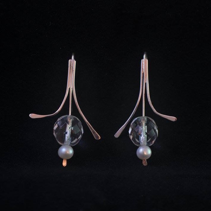 "Crystalized Jackson" Earrings 2"x1.25"x.25"
crystal, pearls, silver
$75.00 #customjewelrydesign #oneofakind #earrings #silver #pearls #crystals #jewelry #jewellerydesign