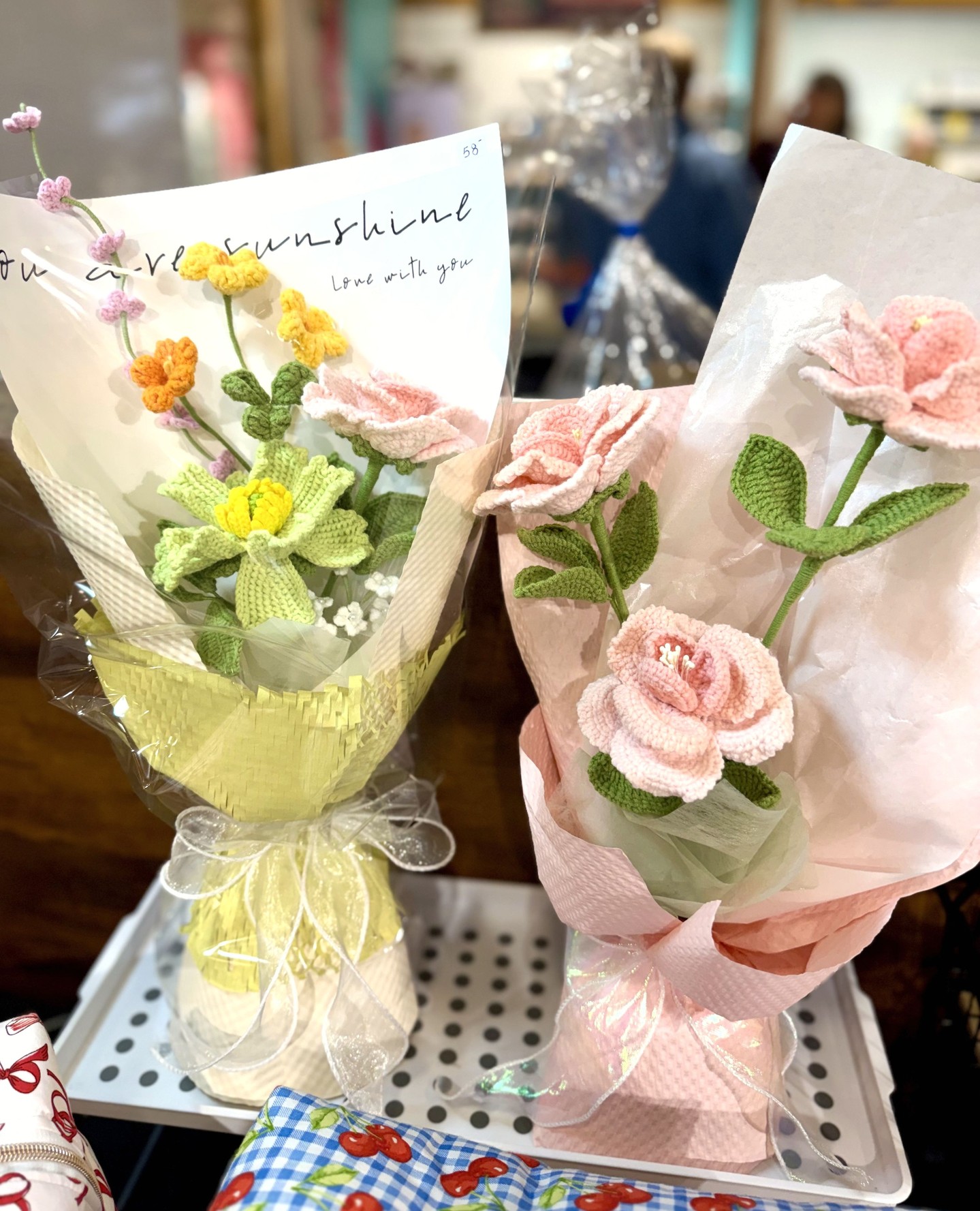 @crochet_magic_gallery brings handmade crochet flowers and bouquets — a thoughtful Valentine’s gift that never wilts. Each piece is made with care, meant to be kept, displayed, and loved long after the day has passed. Find them sharing a booth with @oliveleafs this weekend.
📍 Booth H7
🕓 Fri 10–4 | Sat 9–4 | Sun 10–4
#BountifulFarmersMarket #ValentinesGifts #YEGLocal #YEGFlowers #YEG #SupportLocalYEG #YEGArt #YEGLove #ShopLocalYEG