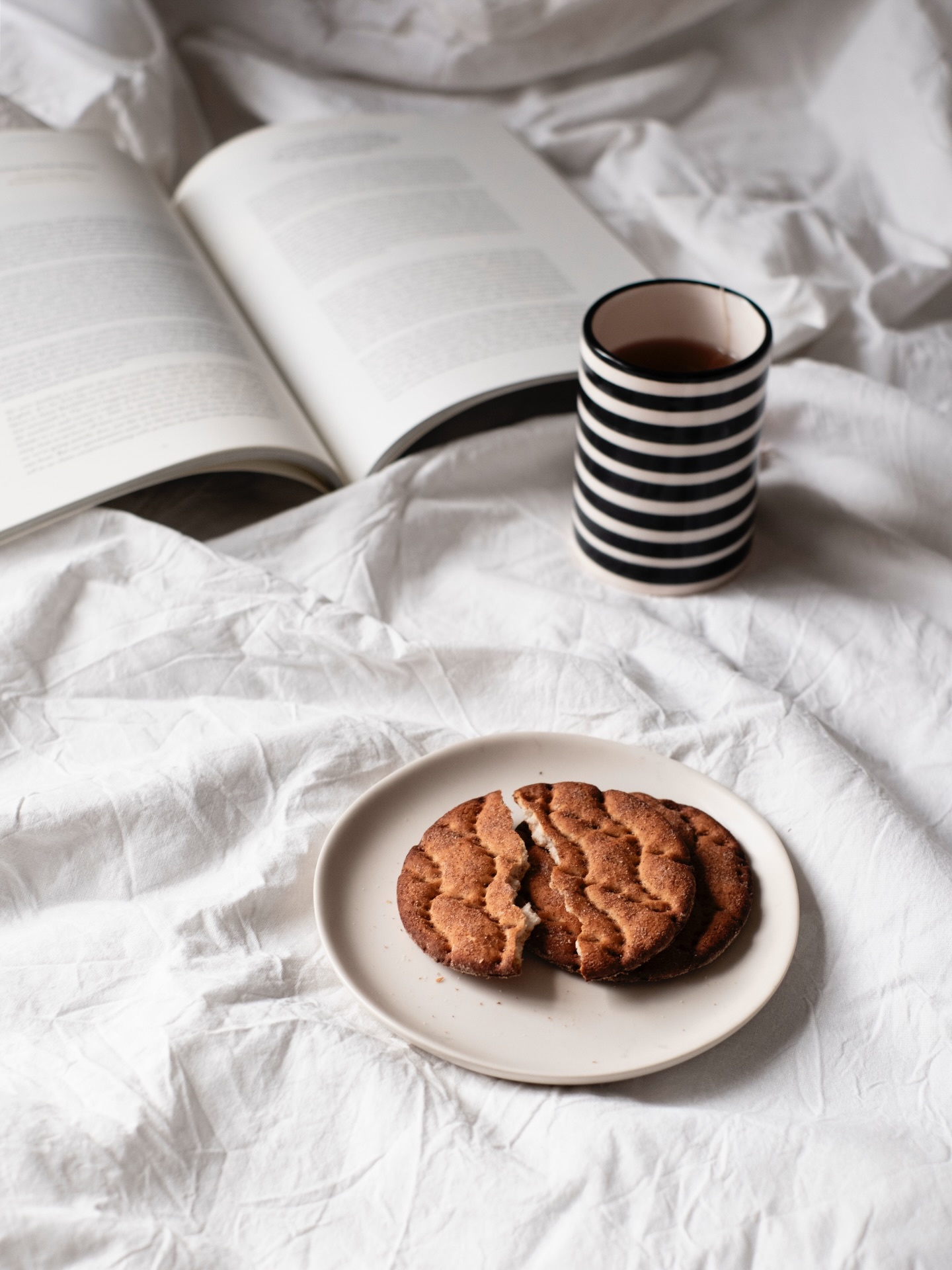 Ich glaube, meine Woche hatte einen klaren Roten (Foto-)Faden: Weiße Textilien an grauen Tagen, viel Inspiration & noch mehr Ausprobieren 🤍☁️
(Streifen und Knäckebrot sind der Rote Faden in meinem Leben 🧶)
#lifelately #knäckebrot #mood #fujifilm