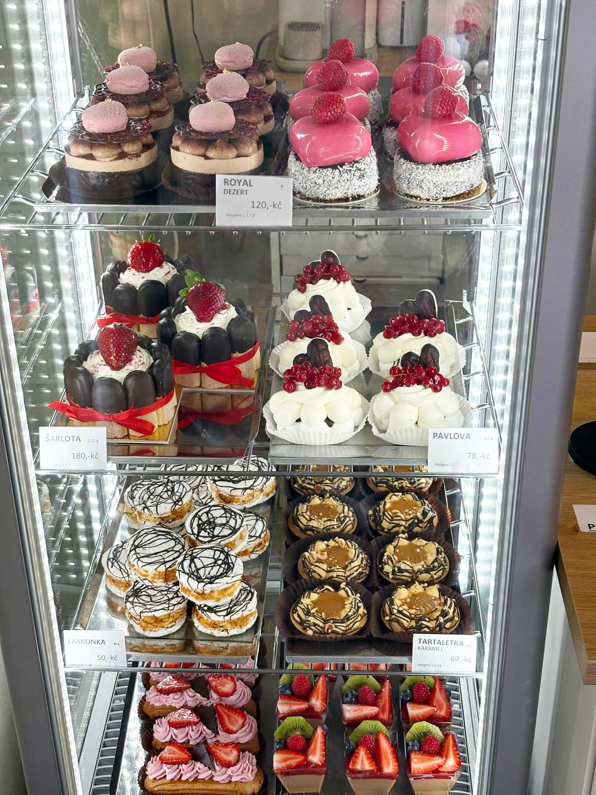 Dnešní nabídka dezertů a valentýnek #happyvalentinesday❤︎ #krasnehovalentyna #sladkepohladi