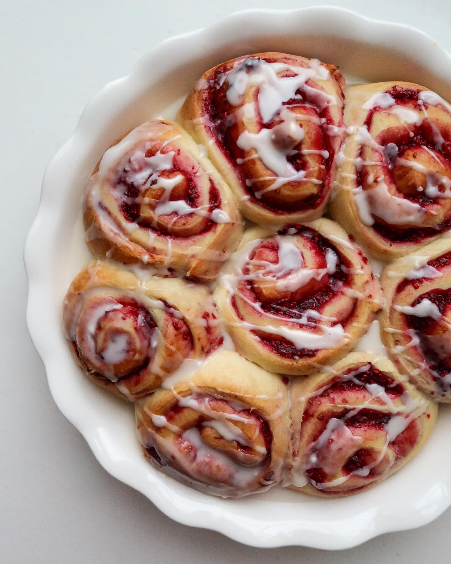 Raspberry Glazed Sweet Rolls 💌
#zafo0d #valentinesbaking #valentinesdaydessert #valentinesdaytreat #raspberrysweetrolls