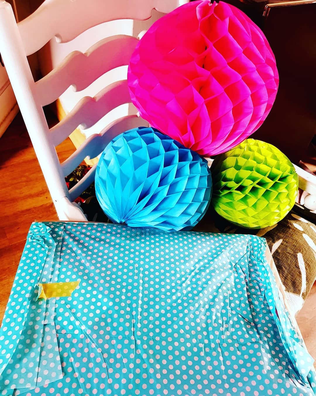 When your next job matches your Christmas decorations.... 🌲💝 always a pleasure to frame these beauties from @the.horace. Wishing everyone a peaceful Christmas 🙏
#framingservice #frameyourlife #dowhatyoulovelovewhatyoudo #framedprints #framersofinstagram #worthingart #westsussex #smallbusinessuk #lovelocal #loveworthing #smallandsustainable #customframing