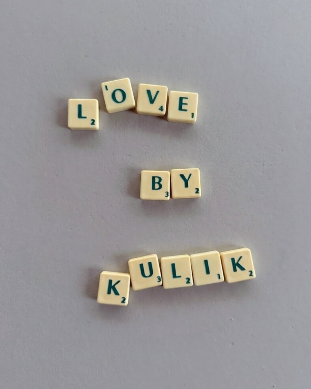 LOVE BY KULIK
Po prostu dobre torebki i akcesoria, które chce się nosić na co dzień.
Pasują do wielu stylizacji, łatwo je ze sobą łączyć i naprawdę robią robotę. Bez przesady, bez kombinowania – klasyka, która zostaje na dłużej.
Dalej pokazujemy nasze propozycje – modele dostępne od ręki, z szybką wysyłką.
Idealne na prezent… albo tak po prostu, dla siebie.