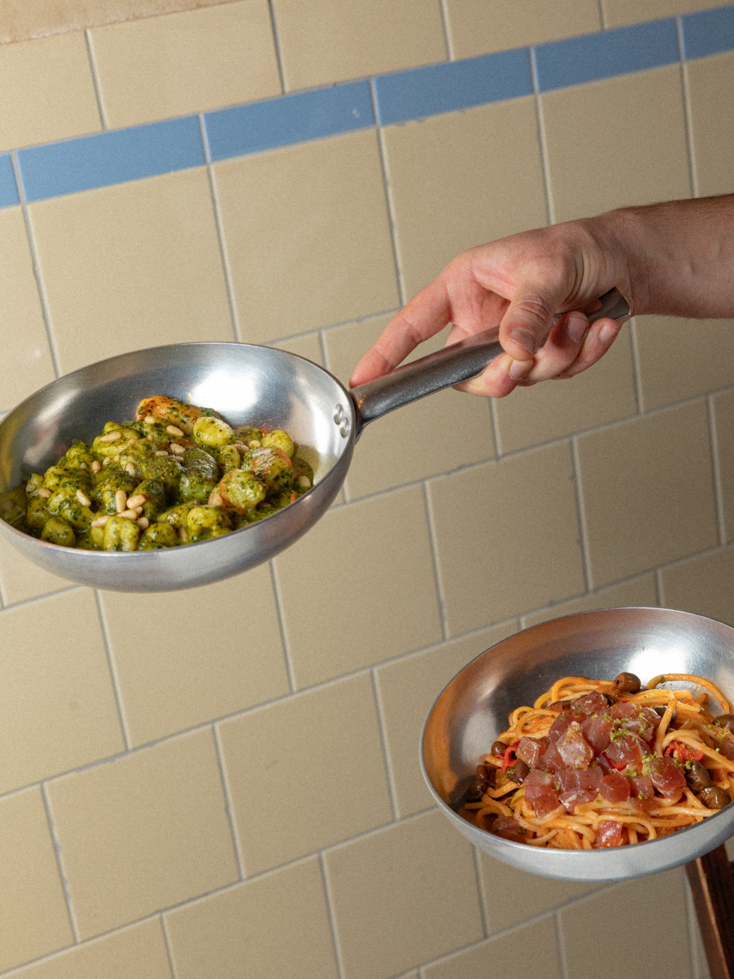 Pesto and prawn gnocchi or tuna and lemon pasta? The choices are endless.
.
.
.
#linguinitrattoria #italianrestaurantamsterdam #foodieinamsterdam