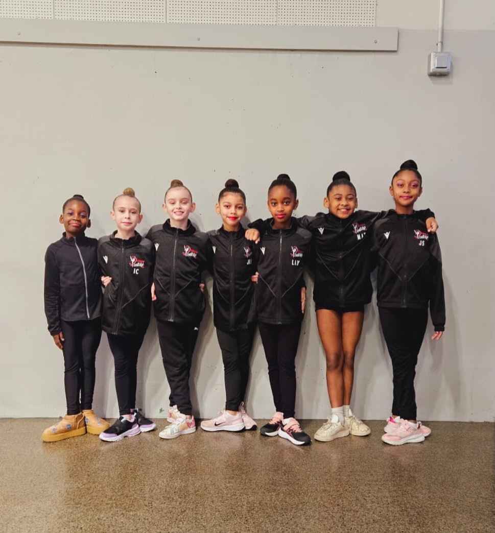 🏅 1ʳᵉ ÉTAPE – CF3 & CF4 🏅
Ce dimanche avait lieu la première étape départementale de la CF3 et CF4 au Perreux-sur-Marne pour nos nationales 7-9 ans.
Une première mise en route importante dans la saison, qui permet de situer le travail et les axes de progression.
✨ En CF4, Maïa, déjà engagée en individuel cette saison, ne participait qu’aux tests physiques et techniques à l’engin qu’elle a brillamment réussi.