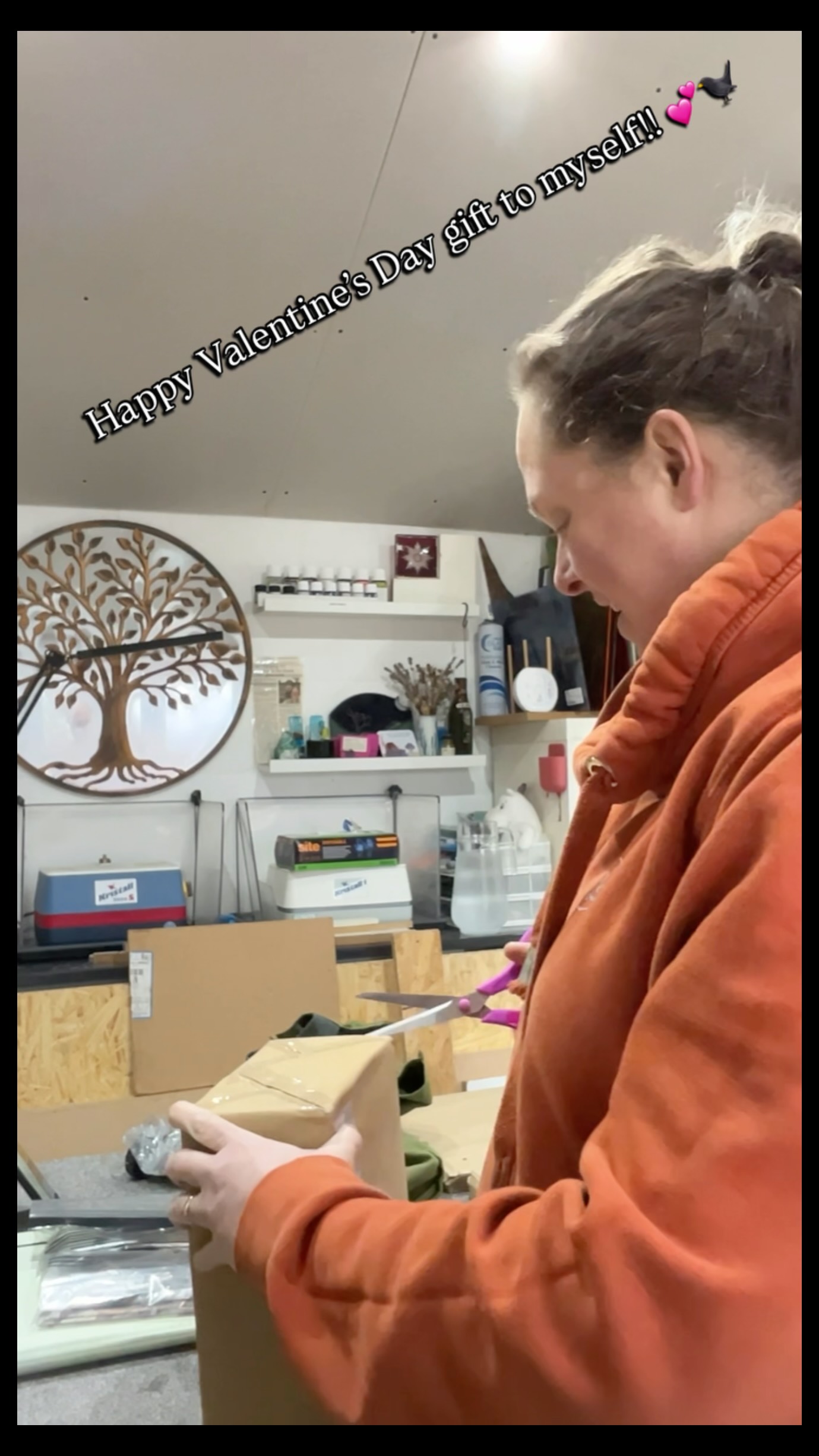 Look what I’ve managed to get my hands on finally! But oh my word, well worth the wait!
Simply stunning….. thank you so much @john_norris_metal_sculpture -you are ludicrously talented…. I’m not the legend, you are! 😘 (also apologies for my ‘just out of bed’ look! 😂 running on 14 hours sleep over three nights, and a 8 hour car journey yesterday!)
#valentinesgift #metalsculpture #treatyourself #unique #artisan
@make_it_at_market @bbc