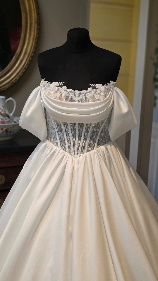 What a day at Hodsock Priory 🤍
So lovely meeting so many gorgeous brides and couples and chatting all things wedding! Thank you to everyone who stopped by, we loved meeting you.
If you’re planning your big day and want to chat, drop us a DM or hit the link in our bio
📞01724 645 058
📱www.elizabethkatebridal.co.uk
📧 hello@elizabethkatebridal.co.uk
📍128 High Street Crowle DN17 4DR
#HodsockPriory #WeddingFayre #WeddingPlanning #Engaged #BrideToBe WeddingSuppliers UKWeddings WeddingInspo WeddingVibes FutureMrAndMrs