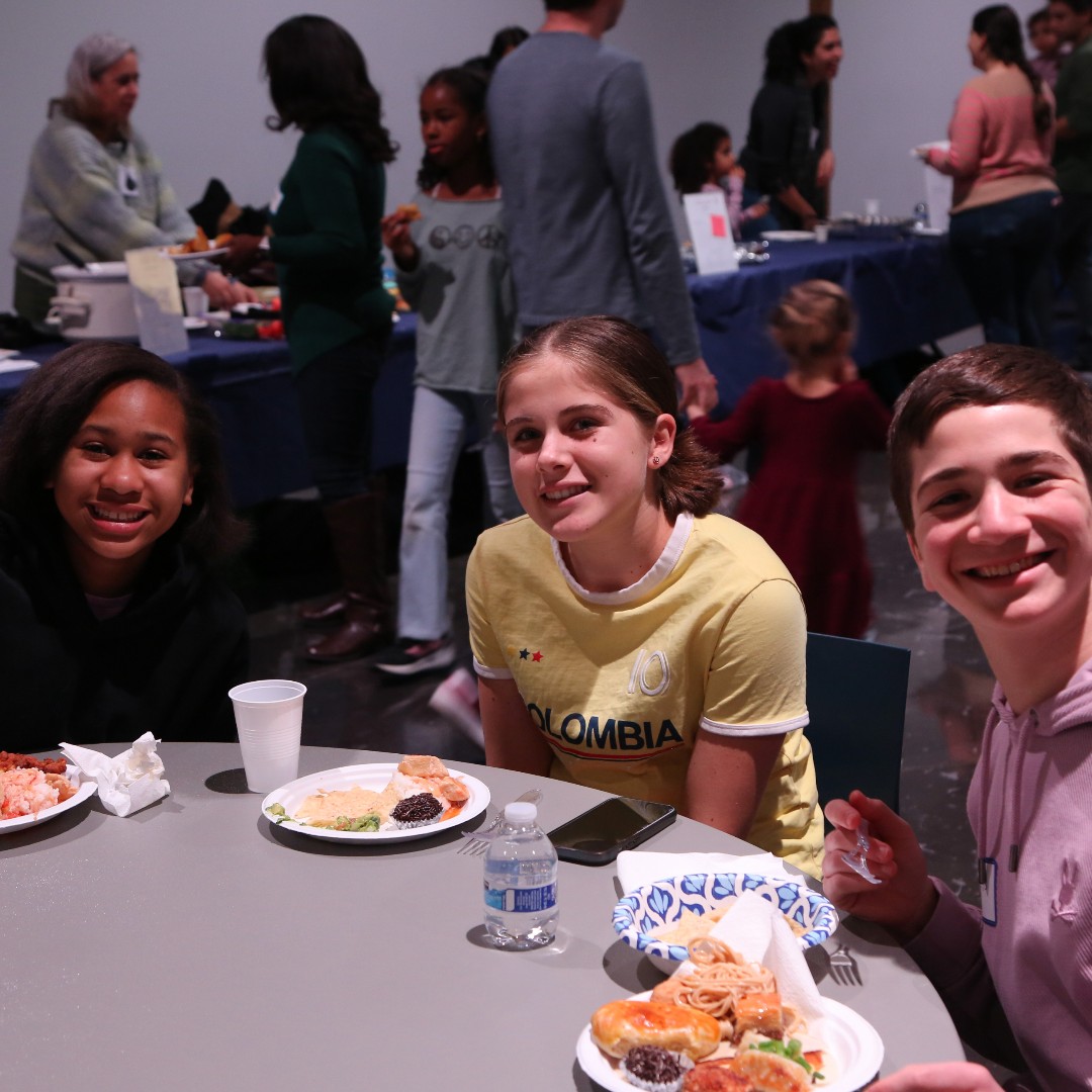 🥖🍲Last week, Duke School families came together for our annual Taste of Our Traditions, sharing beloved dishes from their cultures and family kitchens—from Ukrainian pyrizhky and Indian samosas to Puerto Rican quesitos and southern-style collard greens. The evening was made even more special with a storytelling performance by Linda Gorham. Thank you to all who attended, @dukeschoolpso, and Nancy (Dev.) and Kimberly (EJB) for organizing!
#DukeSchool #OnlyAtDukeSchool #Durham #MiddleSchool #LowerSchool #PrivateSchool