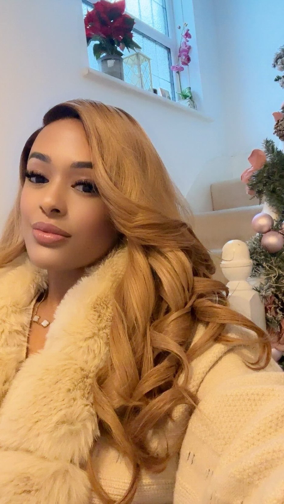 Blonde Bombshell energy 💣✨
This custom Blonde Bombshell wig was created using our client’s own closure and bundles, and she requested a blonde shade that would perfectly complement her complexion, mission accomplished, don’t you think? 😍
Every install is fully customized to YOU, from color selection to construction, ensuring a flawless, natural finish 🤍
💘 Valentine’s Sale is LIVE 💘
Enjoy 10% OFF all hair appointments
PLUS 10% OFF all hair, bundles, frontals, closures & wigs on our website
📅 Book your appointment now:
www.hairbyzeenyah.com
✨ Limited slots available so don’t wait ✨
-
#customwig #wigmaker #wigconstruction #valentineshair #blondewig